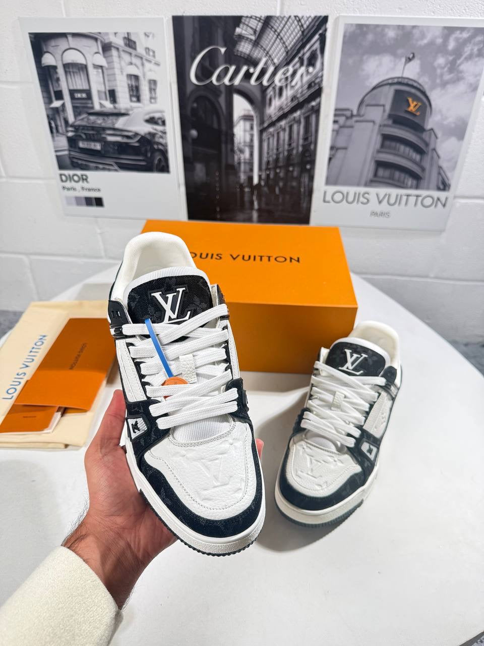 LVE TRAINERS BLACK & WHITE