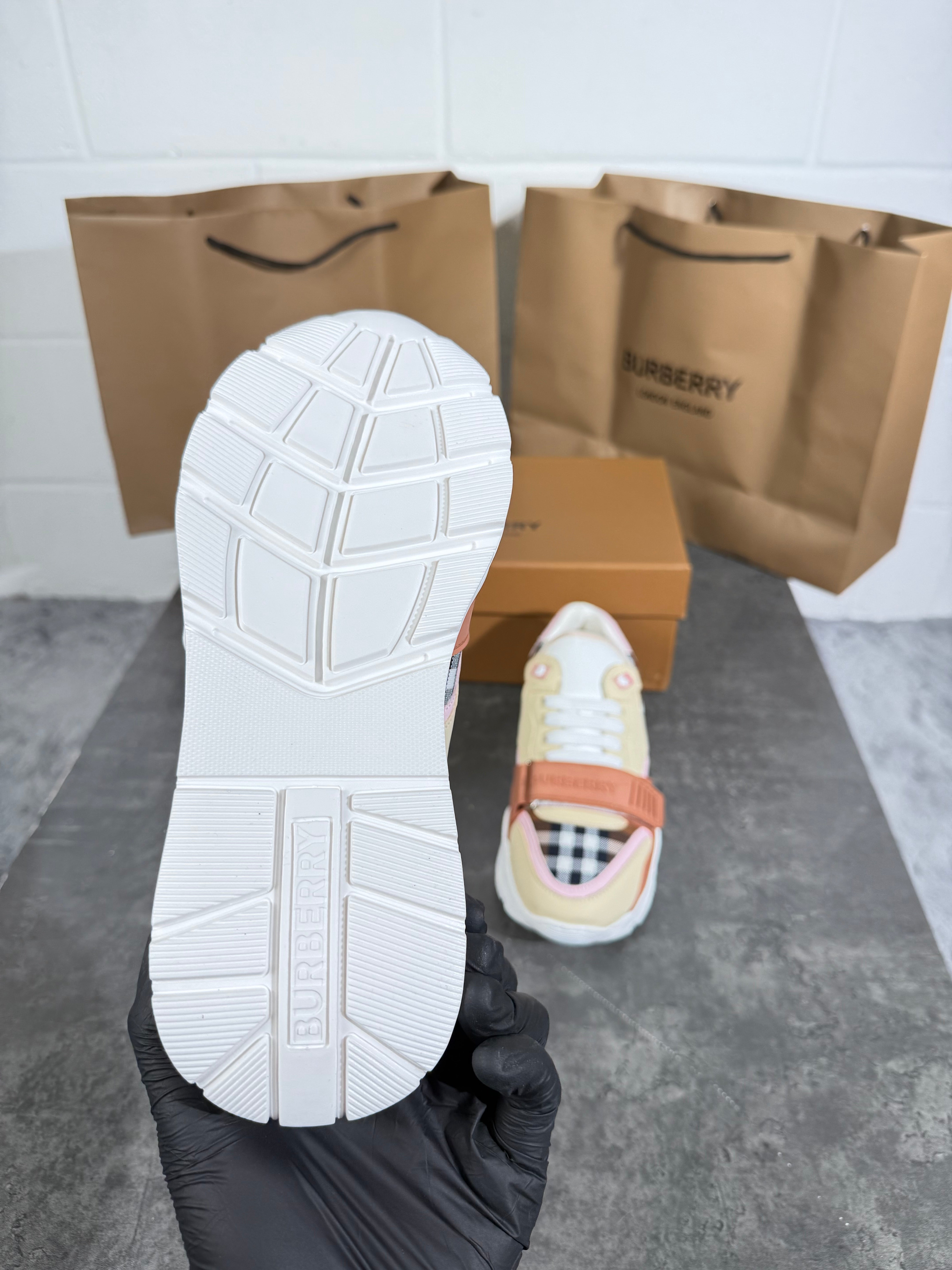 BURB ladies trainers pink