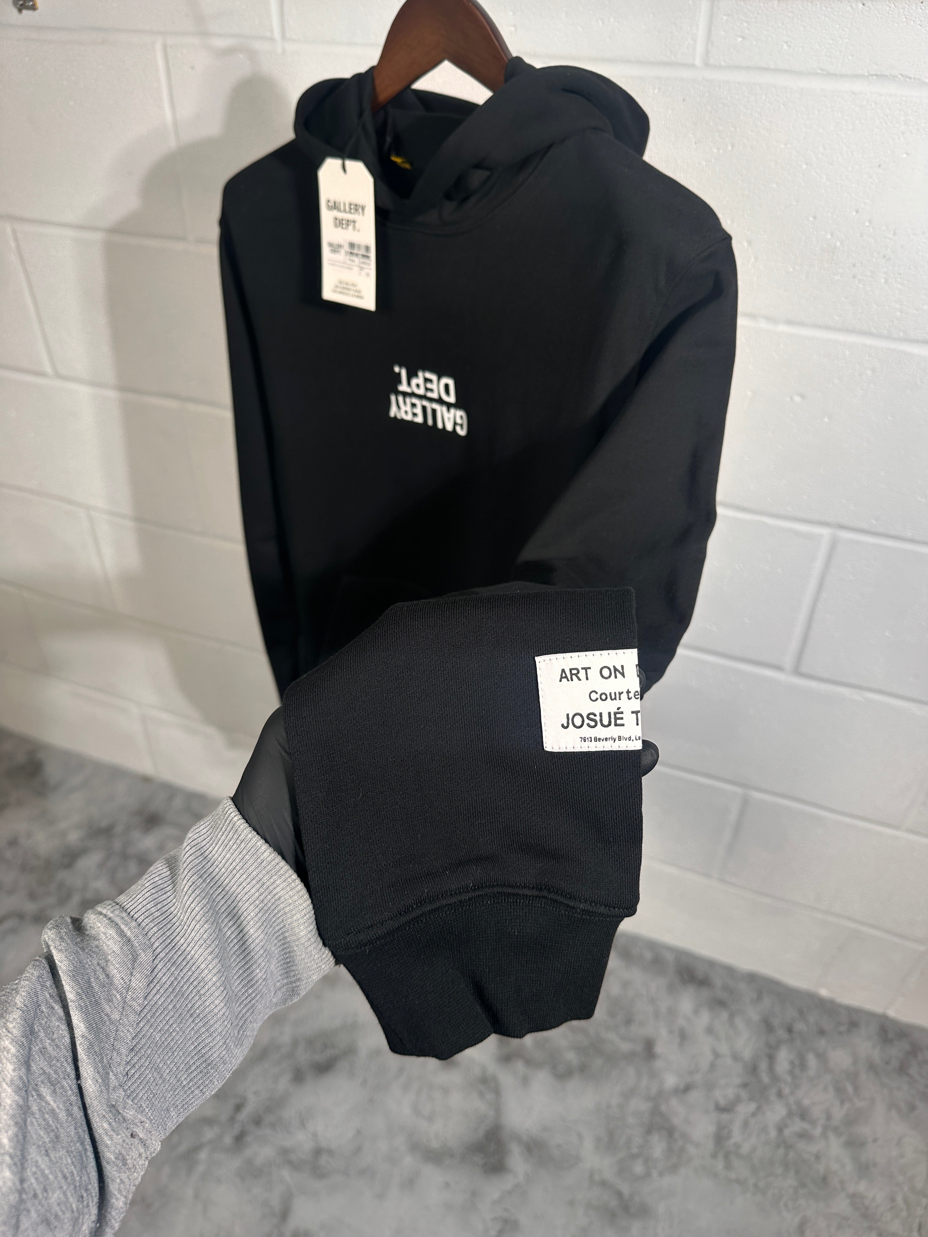 Sweat à capuche noir Gallery Dept