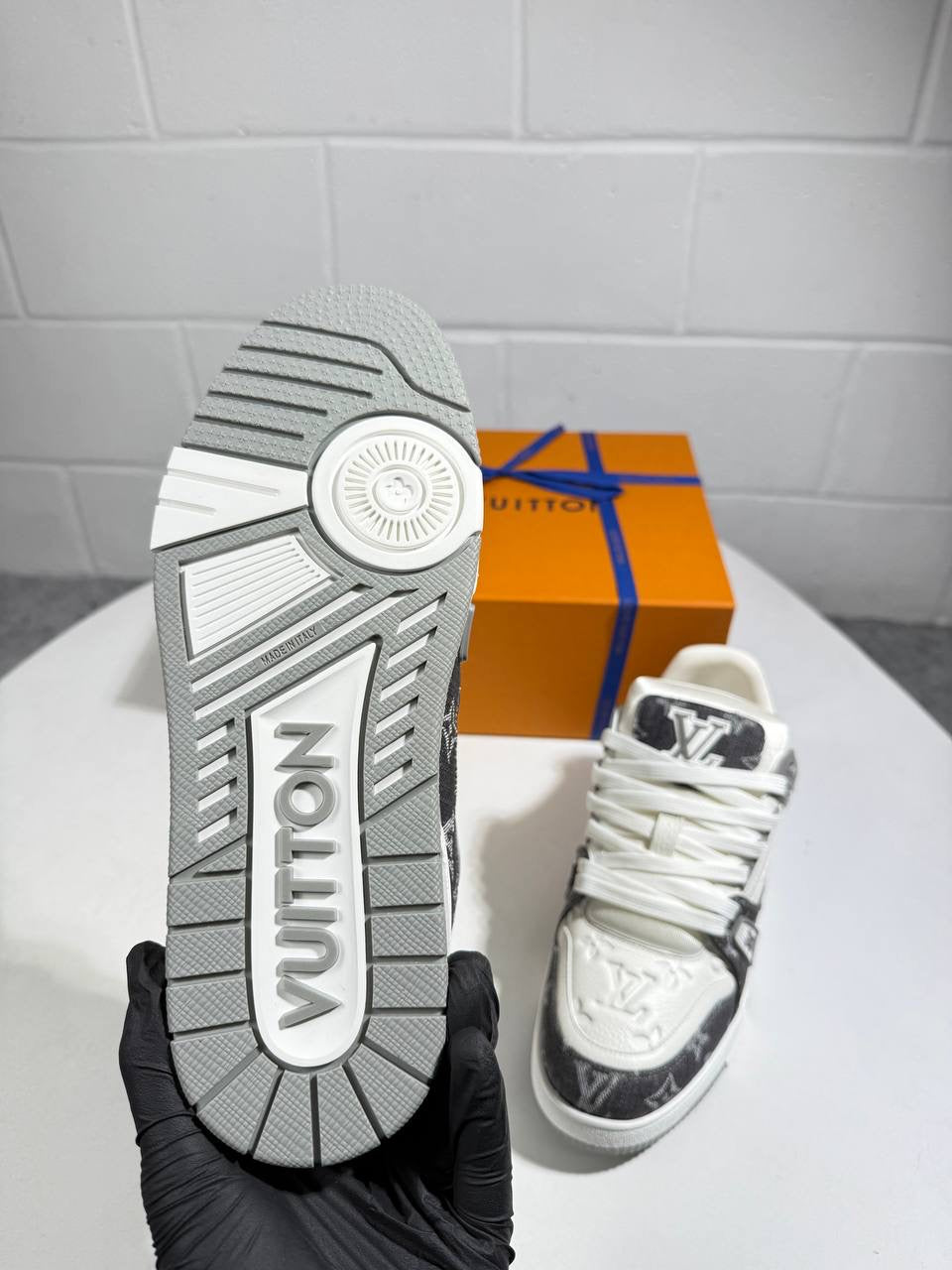 LVE GREY TRAINER