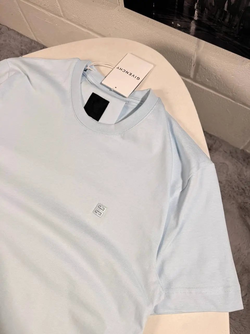 GVNCHY TSHIRT BABY BLUE Stock supplier