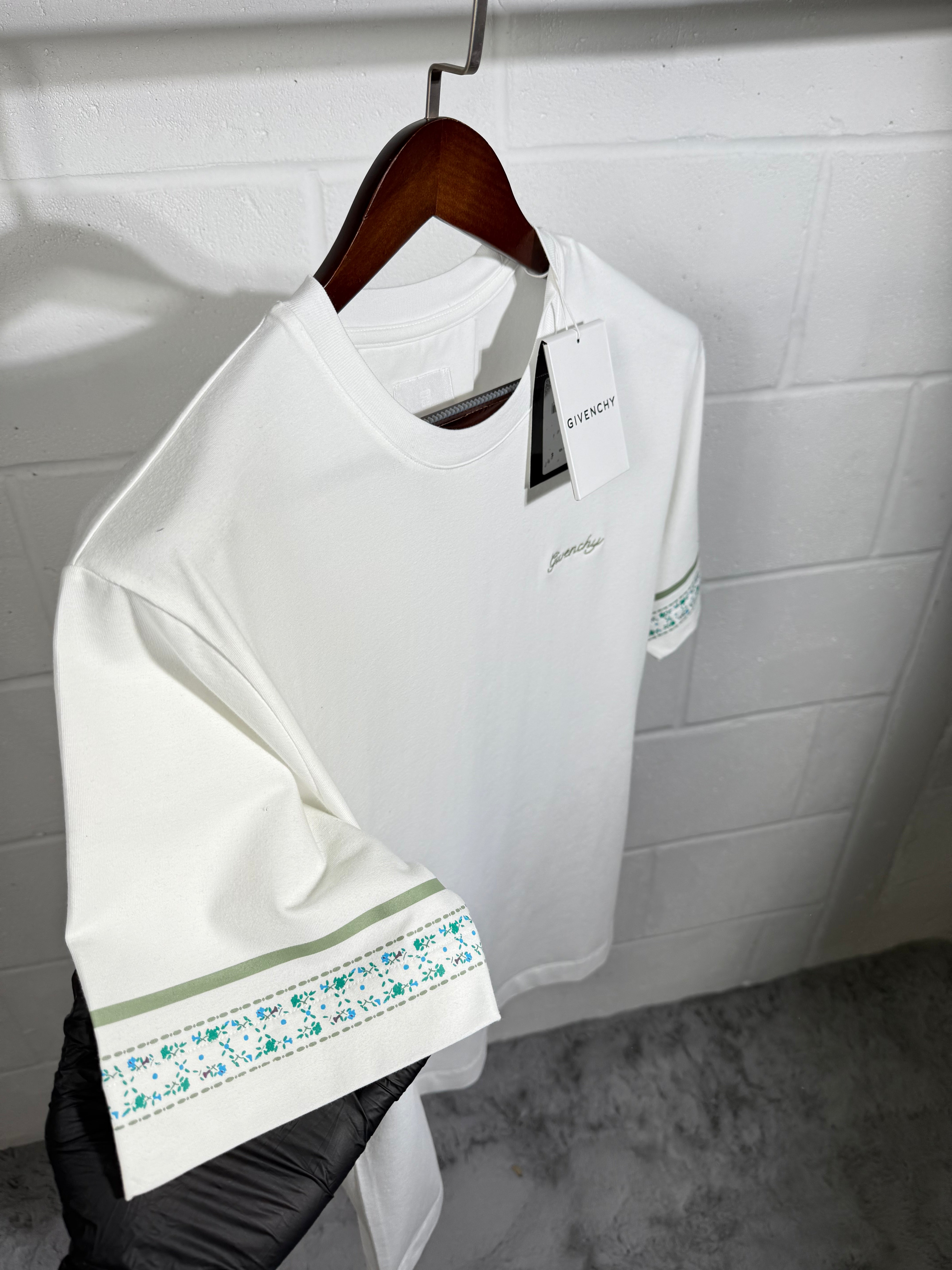 GVNCHY TEE WHITE