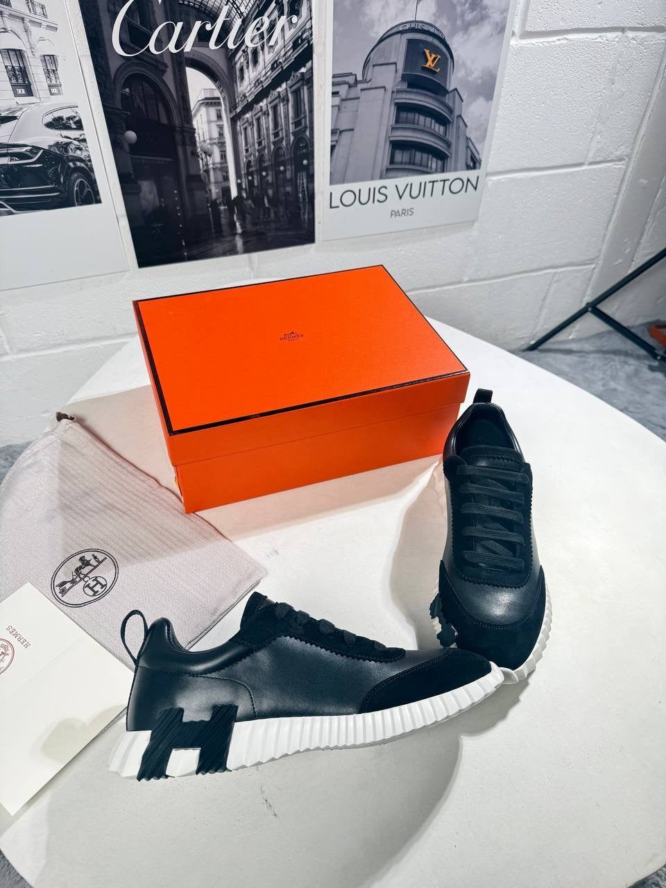 HRMS BOUNCE BLACK AND WHITE (Pre Order)