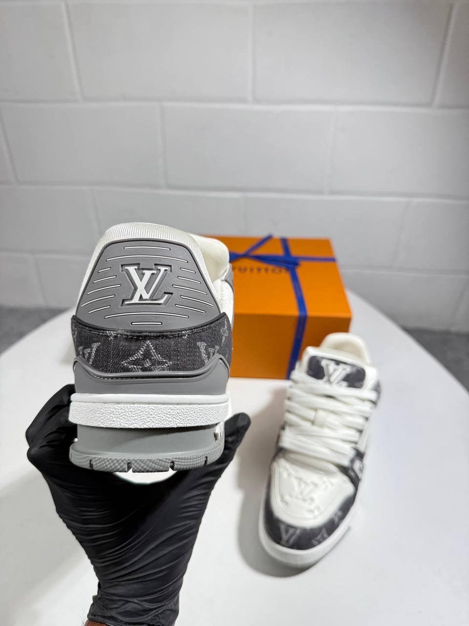 LVE GREY TRAINER