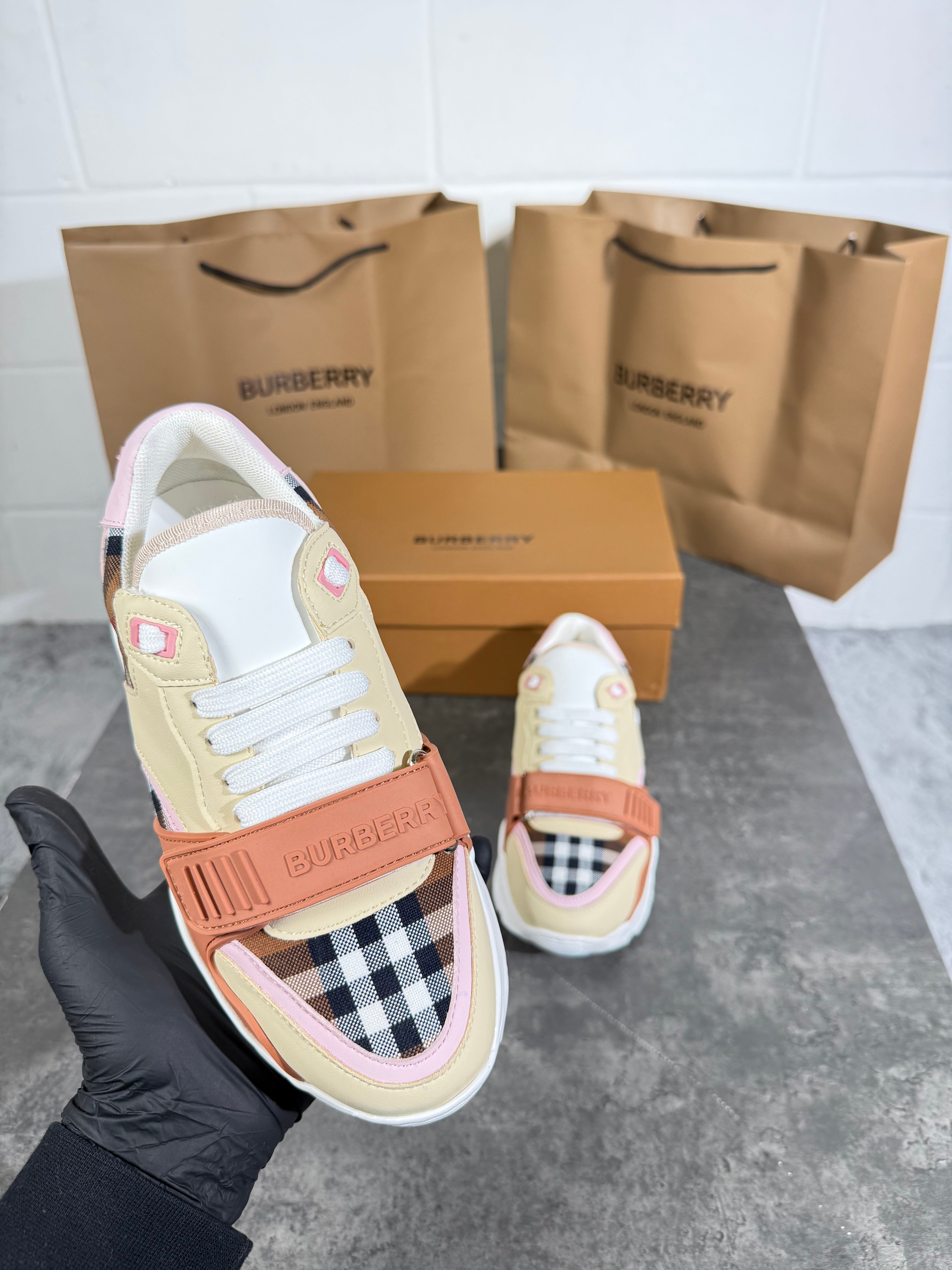 BURB ladies trainers pink
