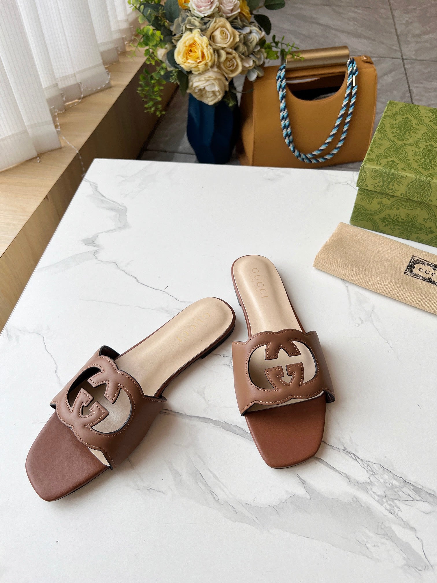 UCCI SLIDERS WOMEN (pre-order)