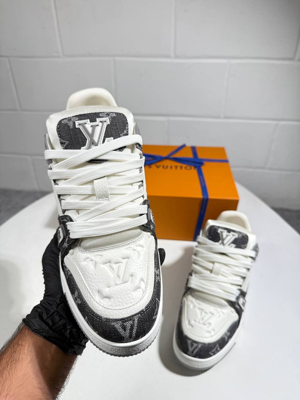 LVE GREY TRAINER