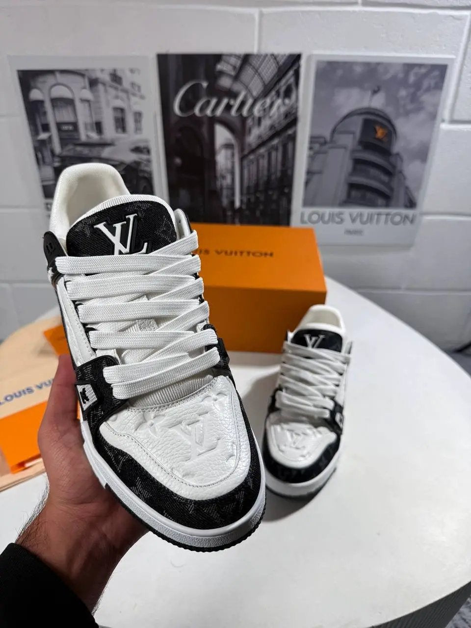 LVE TRAINER BLACK&WHITE Stock supplier