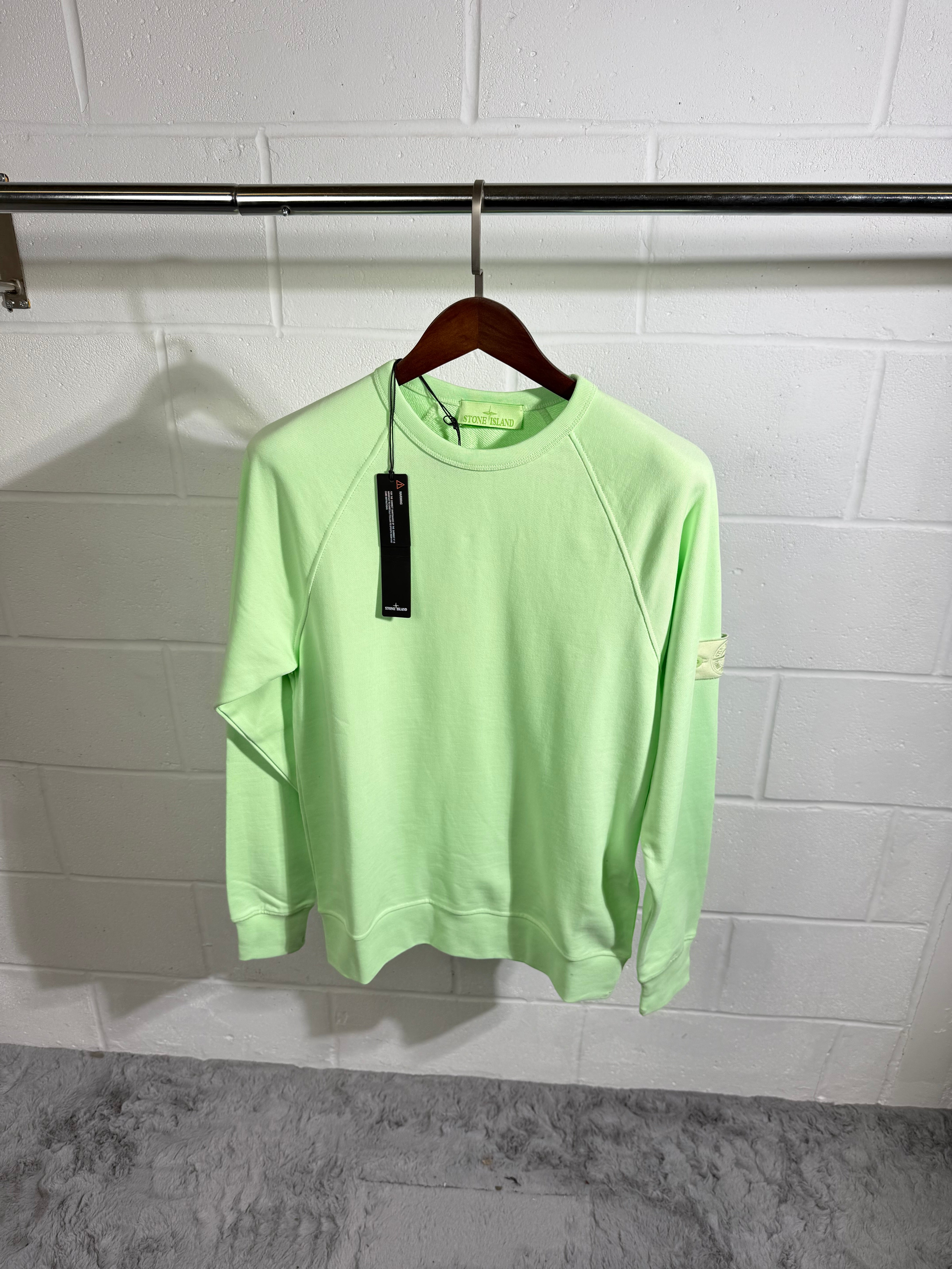 Pull avec badge fantôme SI