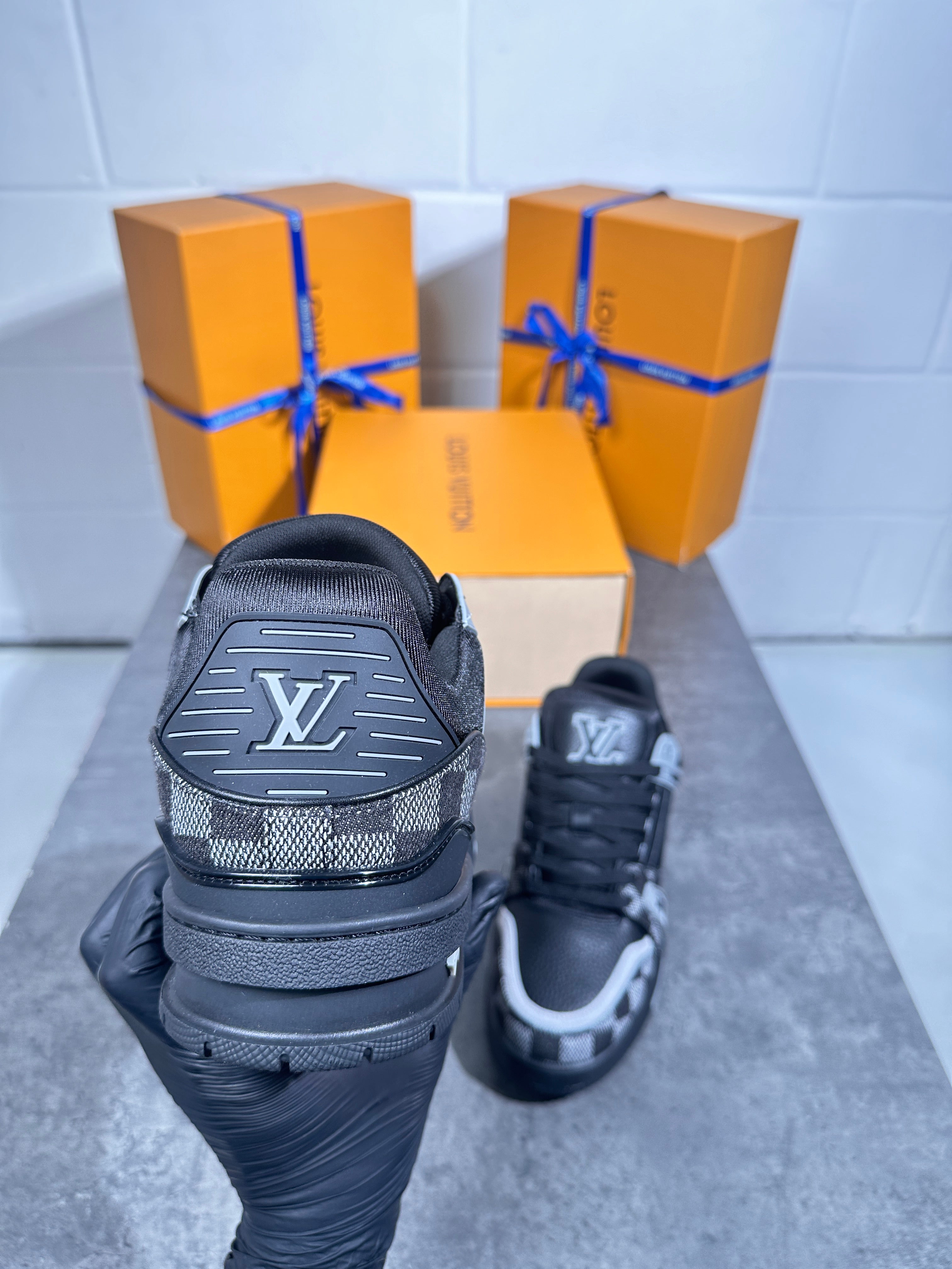 Baskets LV à carreaux noirs