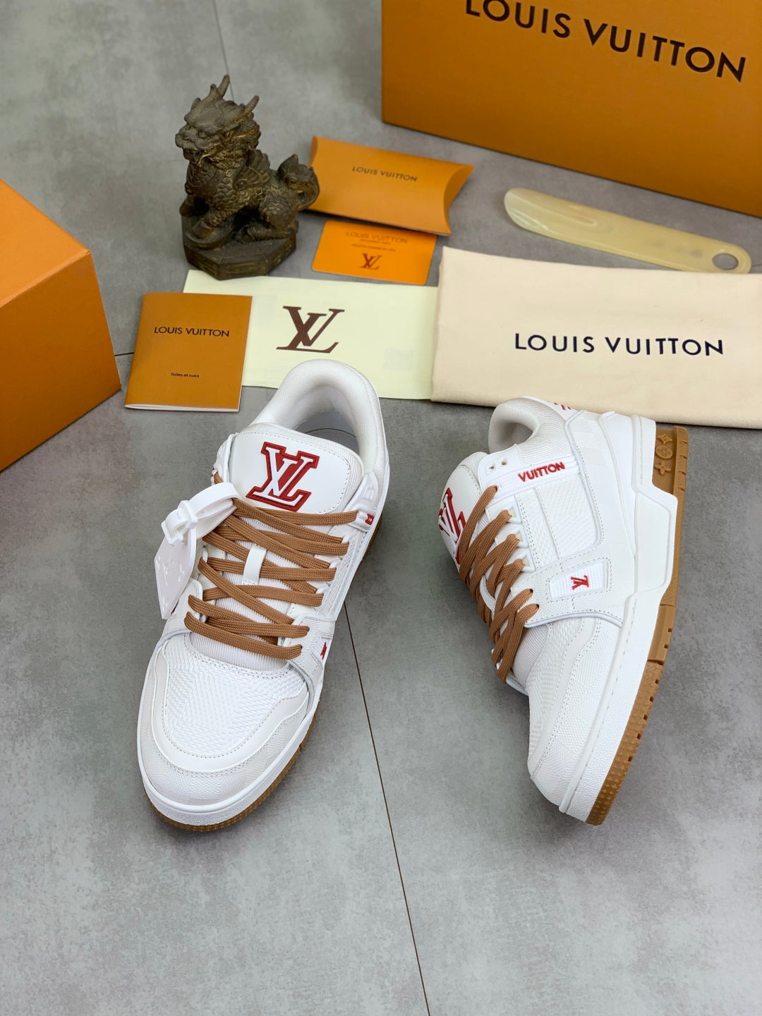 LVE TRAINERS (pre-order)