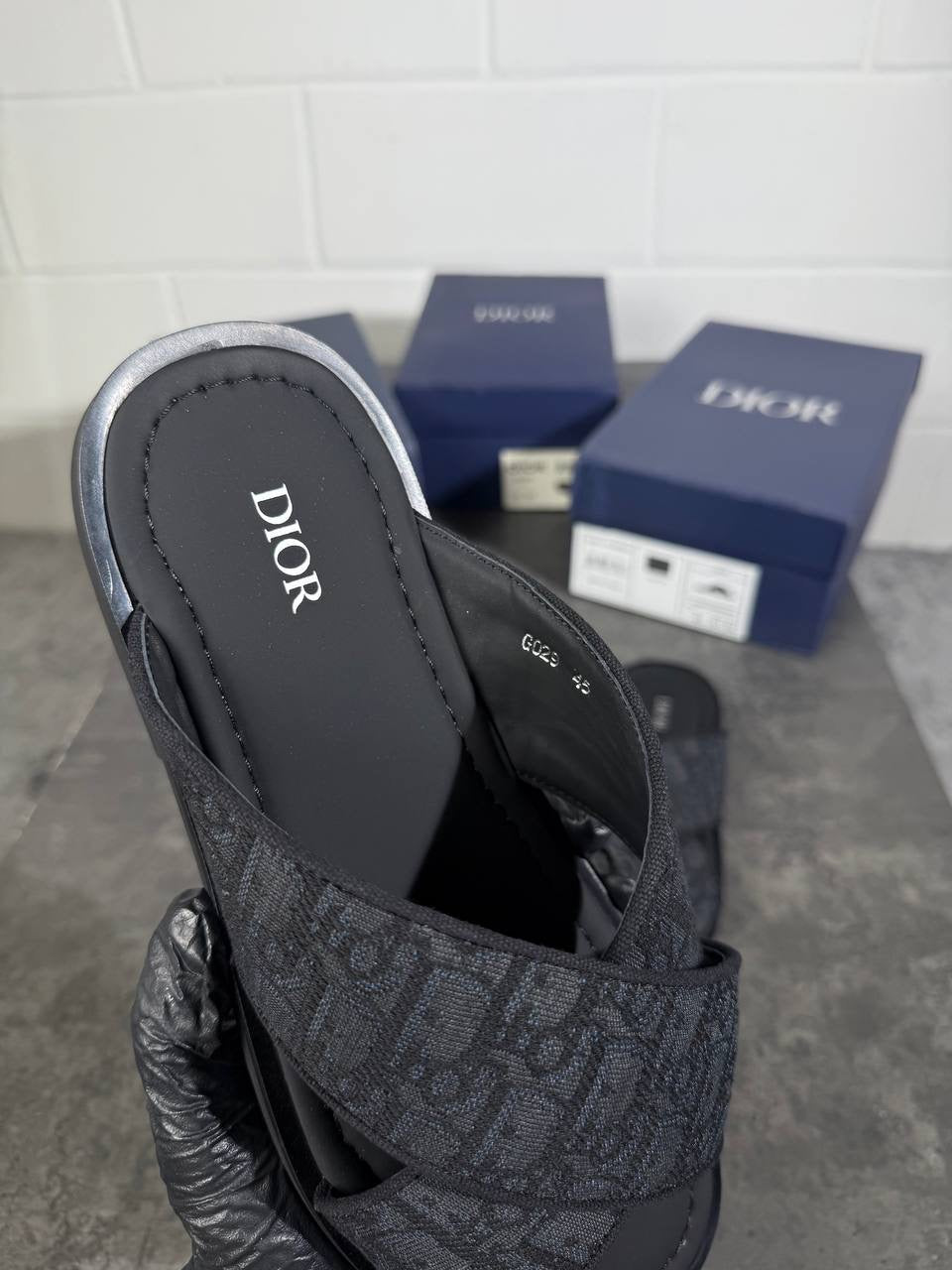 IOR STRAP SANDALS BLACK