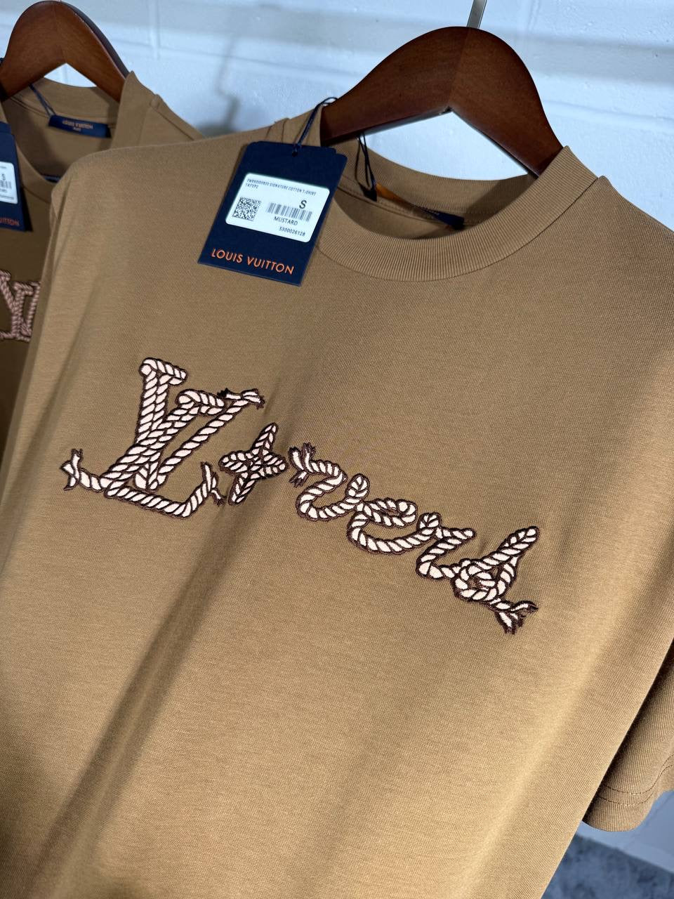 LVE EMBROIDERED TSHIRT