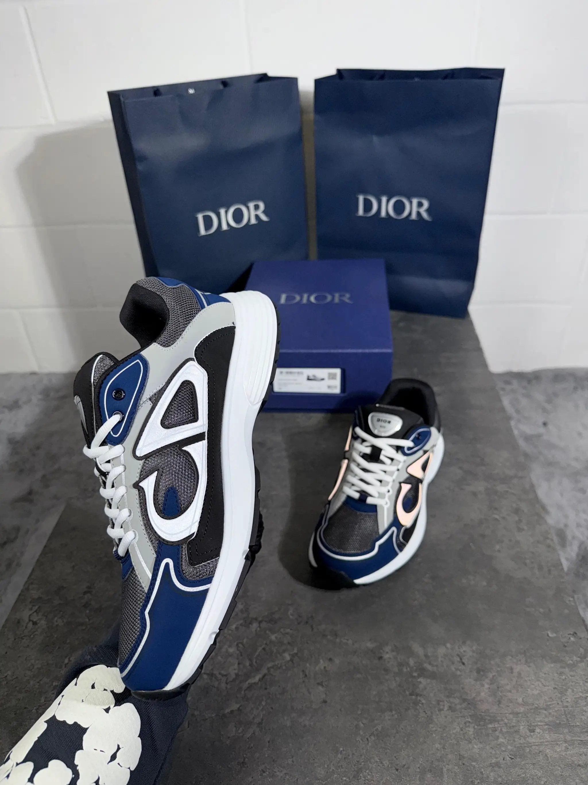 B30 WHITE AND NAVY (Pre Order)