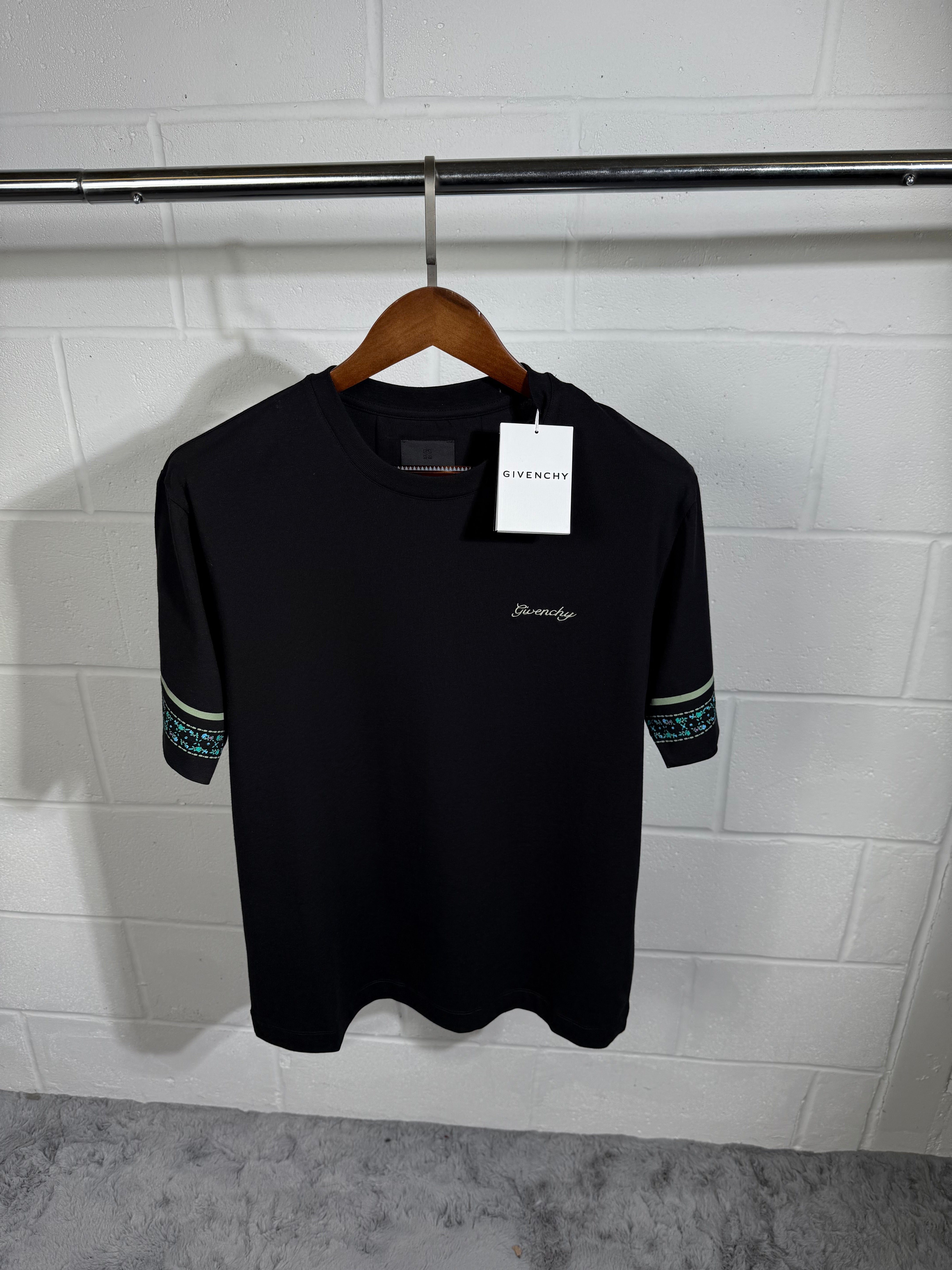 GVNCHY TEE BLACK