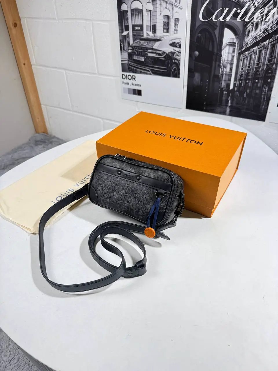 LVE ALPHA WEARABLE WALLET by Stock supplier