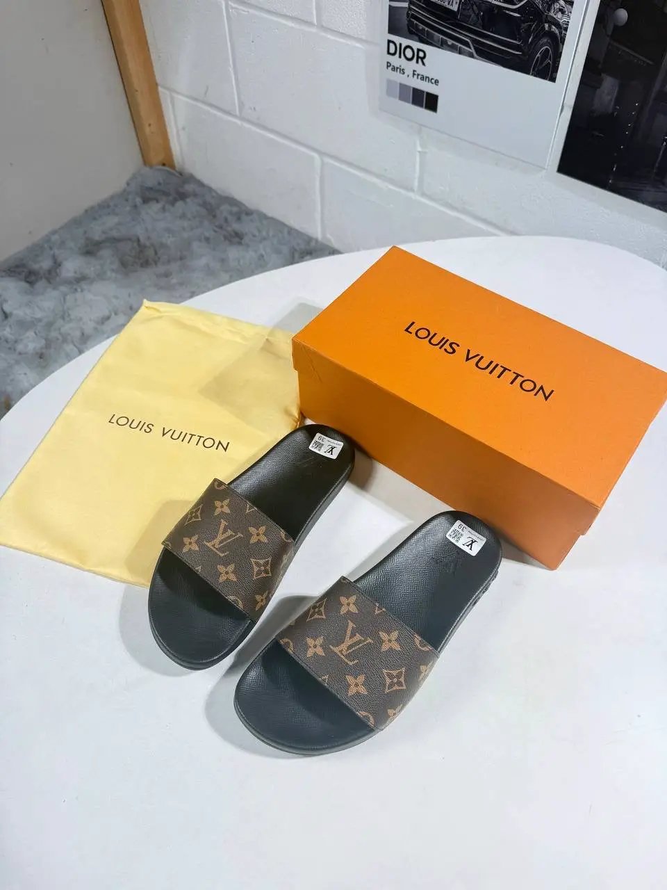 LVE SLIDERS BROWN by Stock supplier