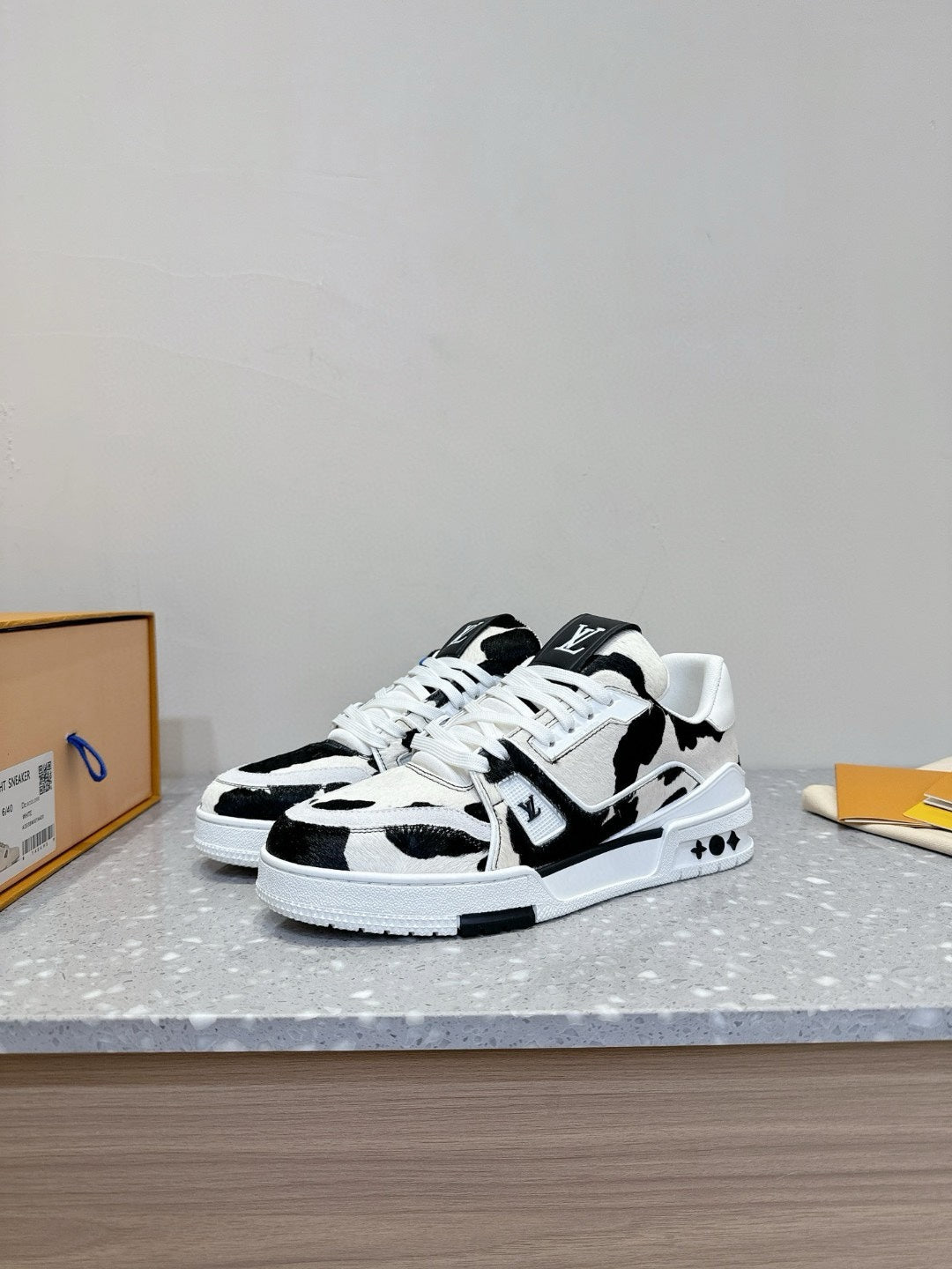 LVE TRAINERS (pre-order)