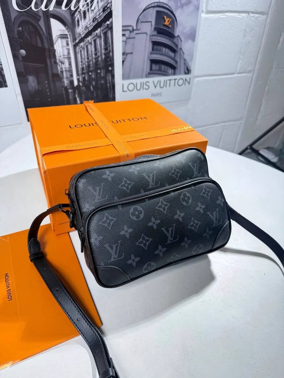 LVE BLACK MONOGRAM MESSENGER BAG