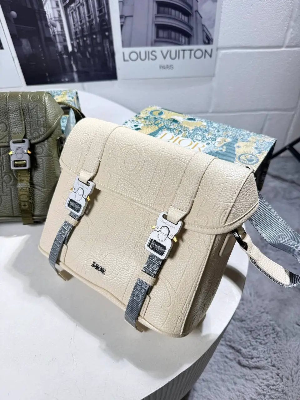 IOR HIT THE ROAD MESSENGER BAG