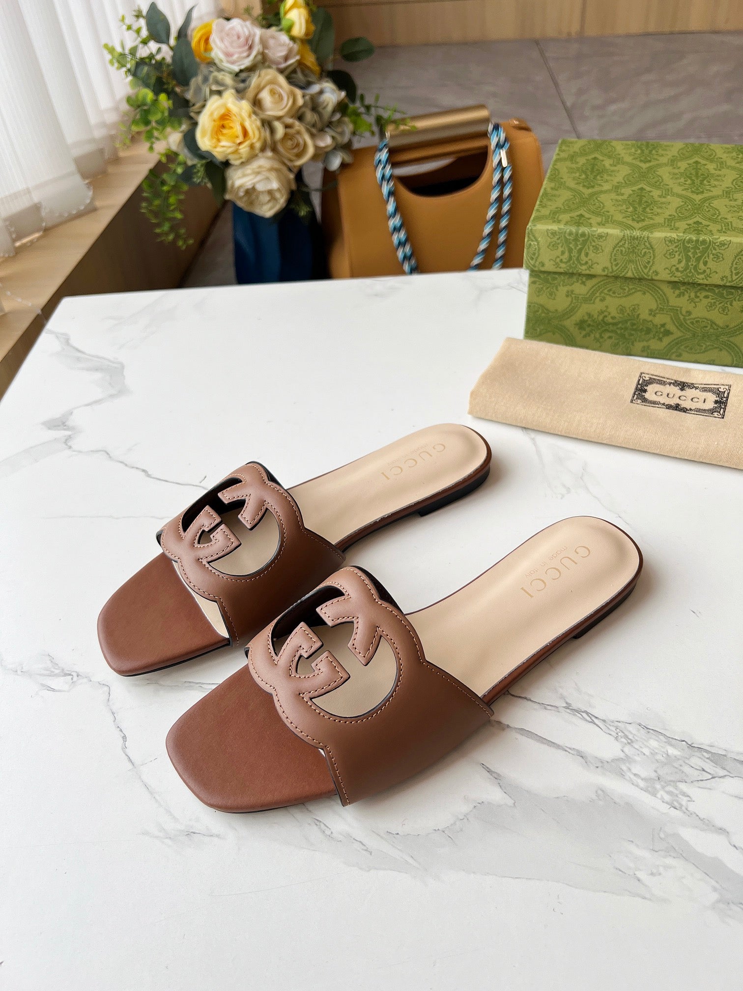 UCCI SLIDERS WOMEN (pre-order)