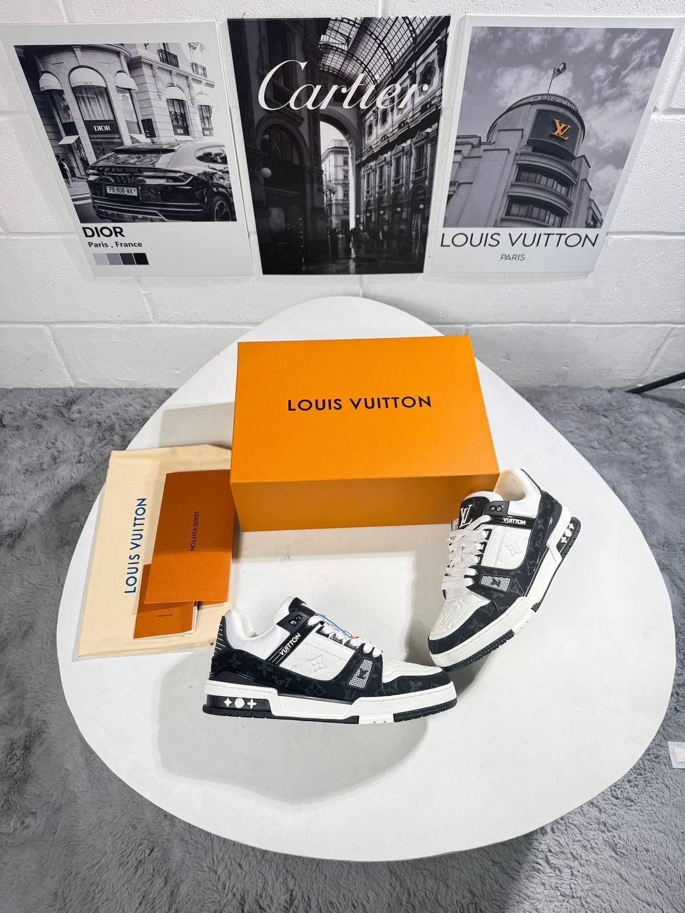 LVE TRAINERS BLACK & WHITE