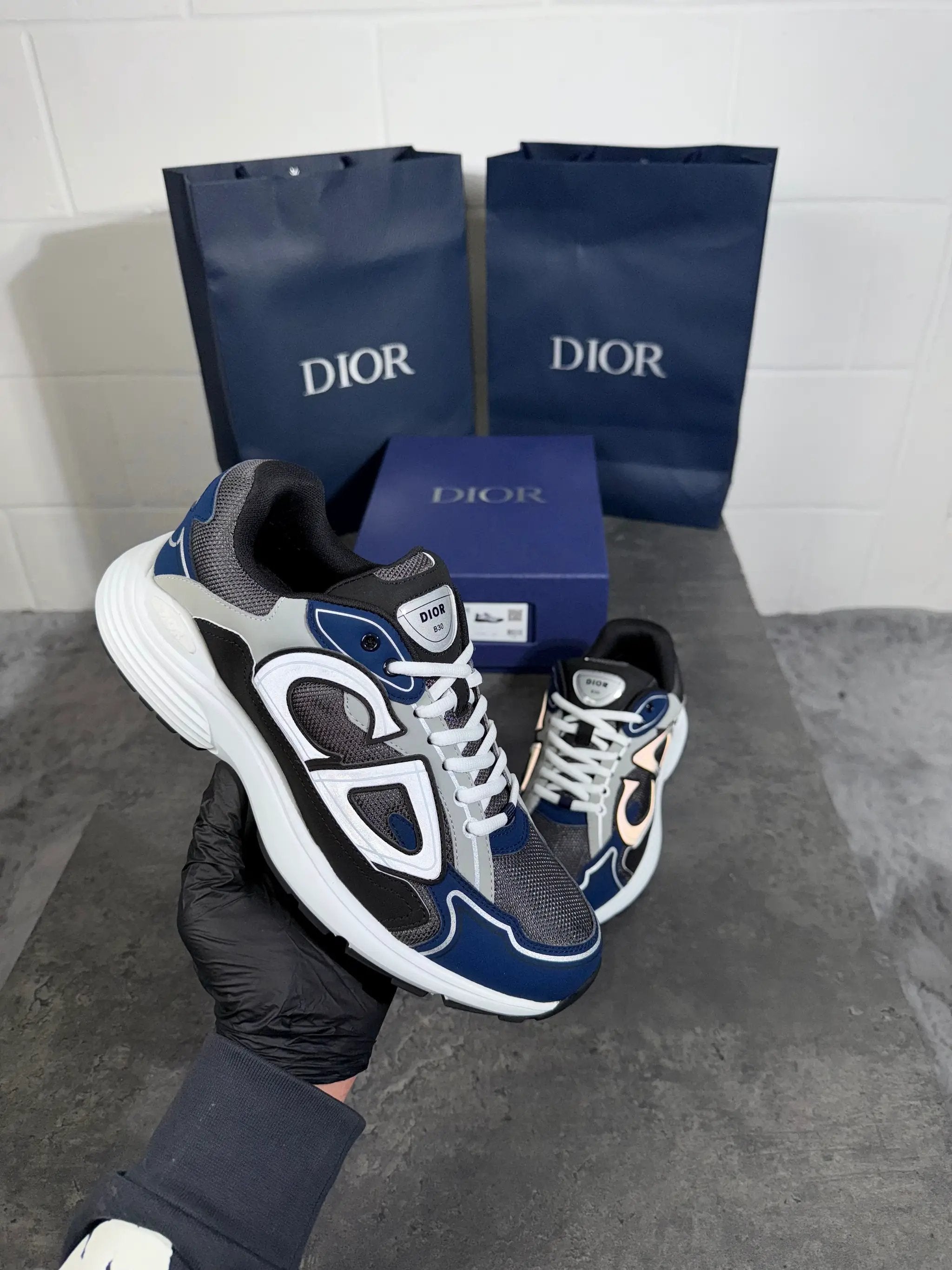 B30 WHITE AND NAVY (Pre Order)