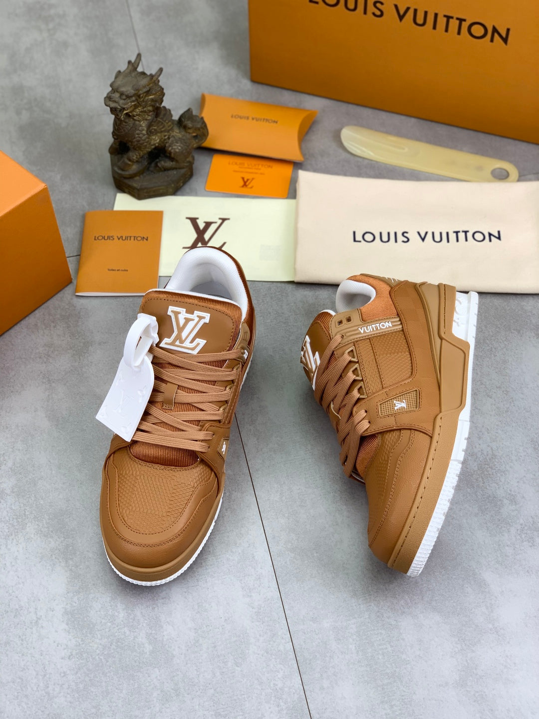 LVE TRAINERS (pre-order)