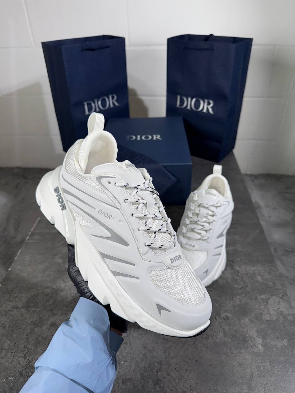 B44 WHITE