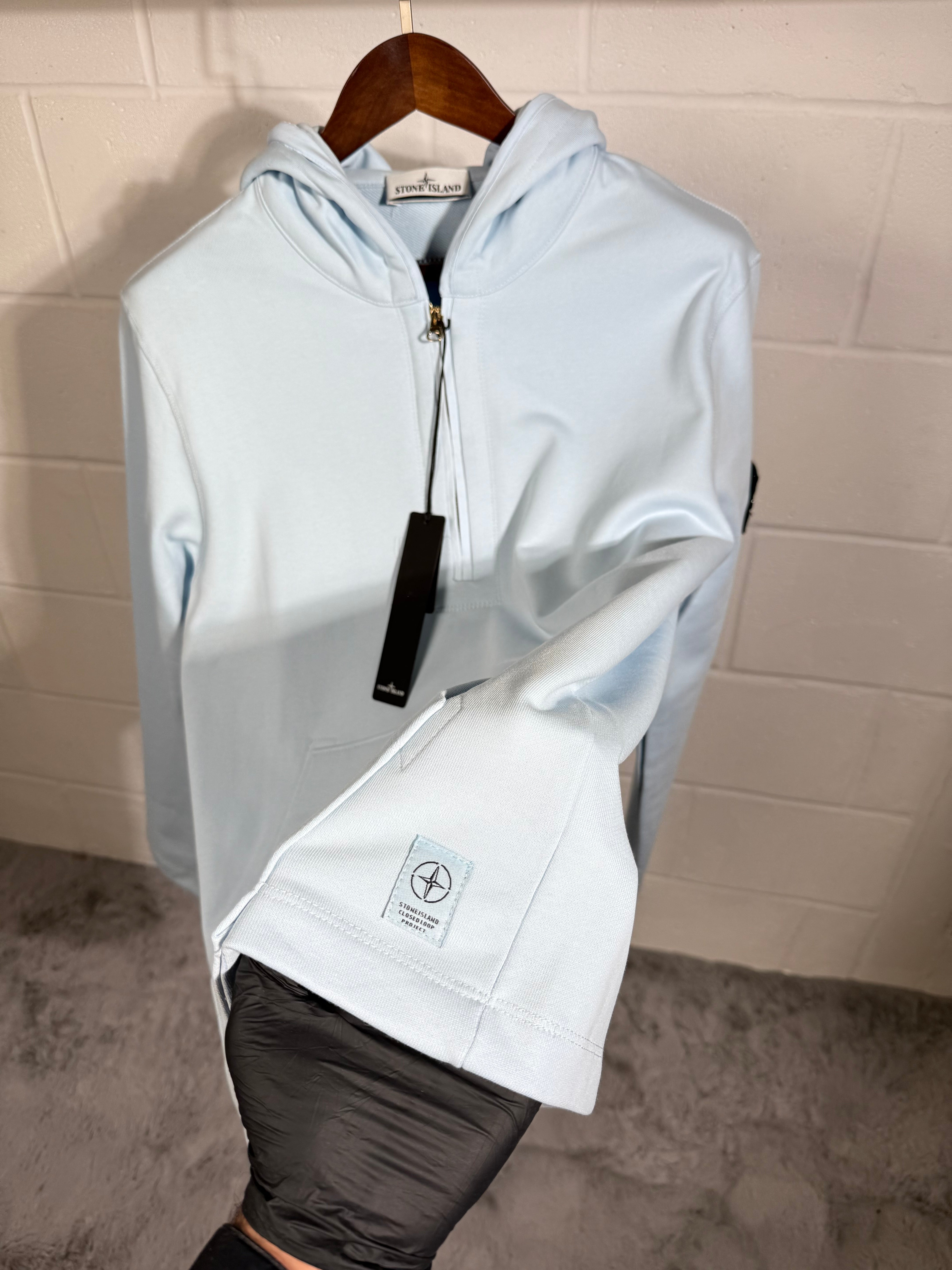 Sweat à capuche fantôme Stone Island bleu bébé