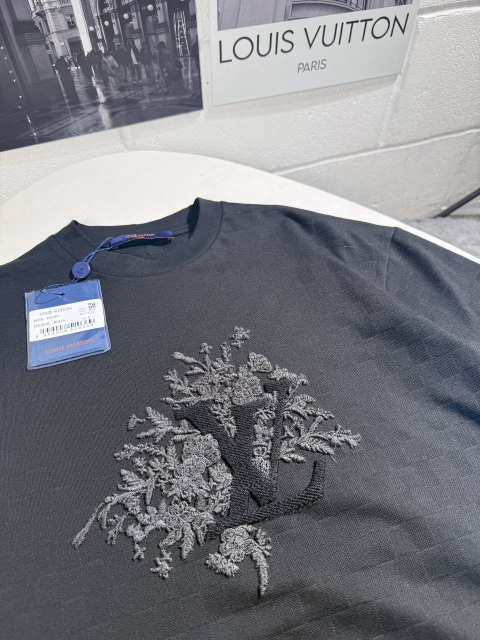 LV EMBROIDERED TSHIRT