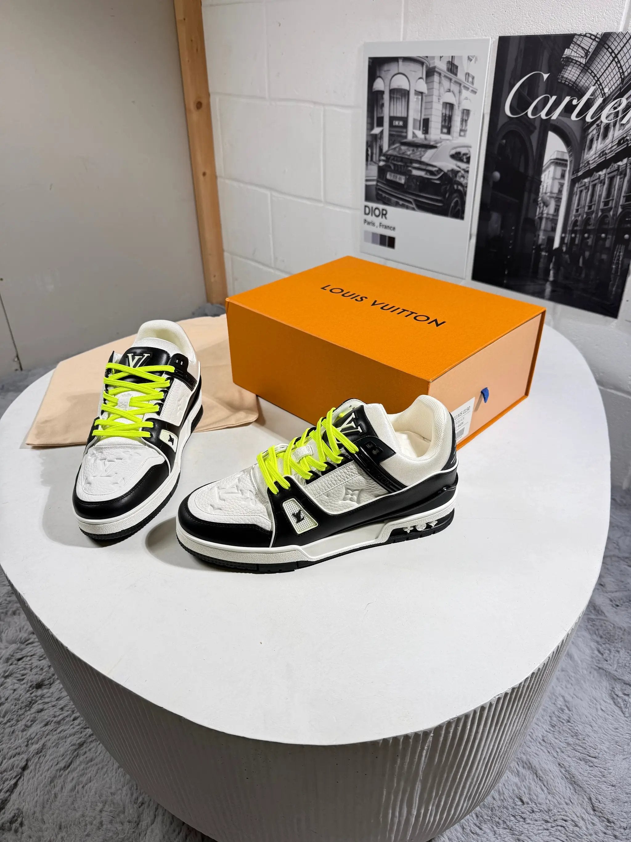 LVE TRAINERS by Stock supplier