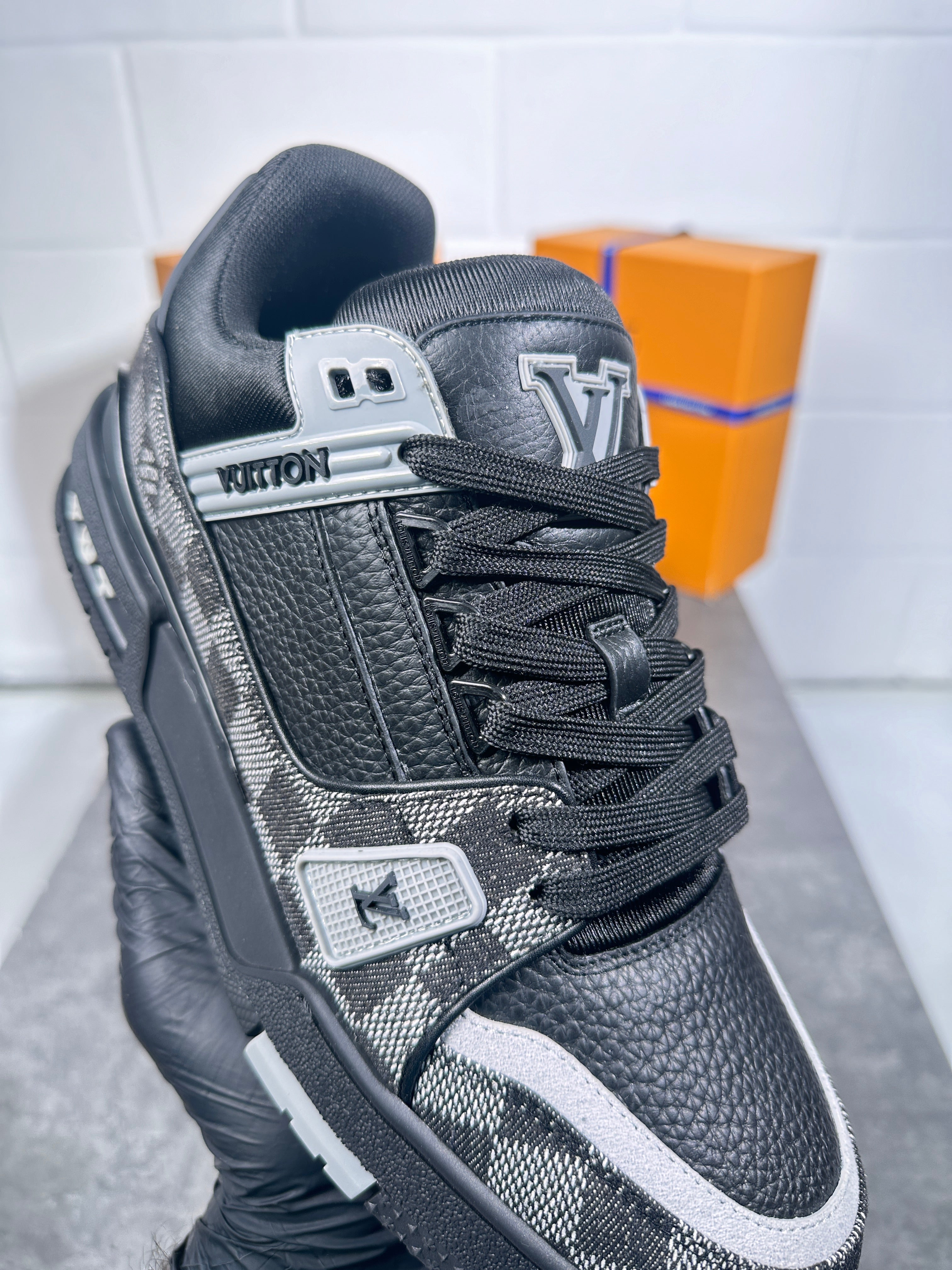 Baskets LV à carreaux noirs