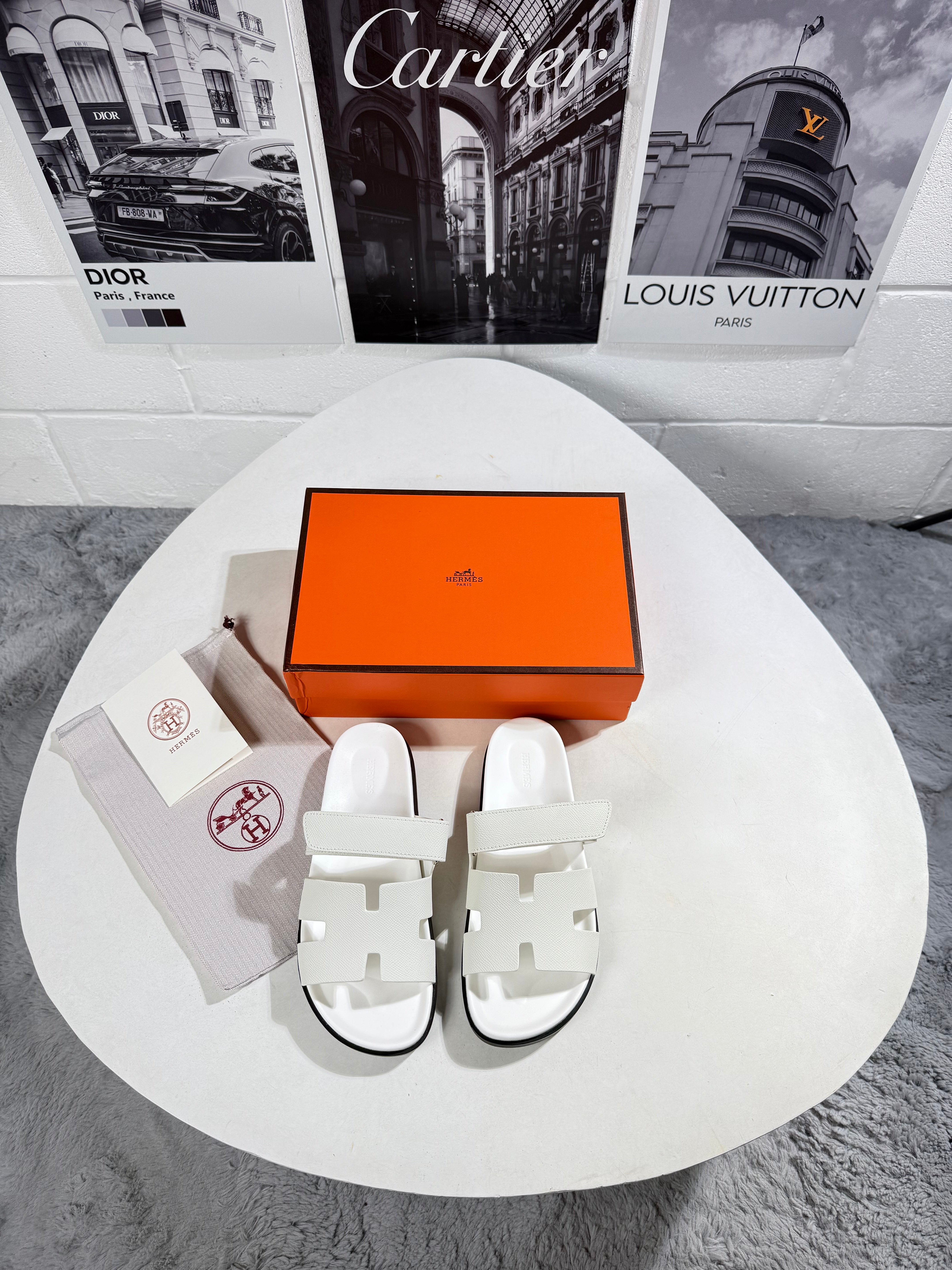 HRMS WHITE SLIDES MENS