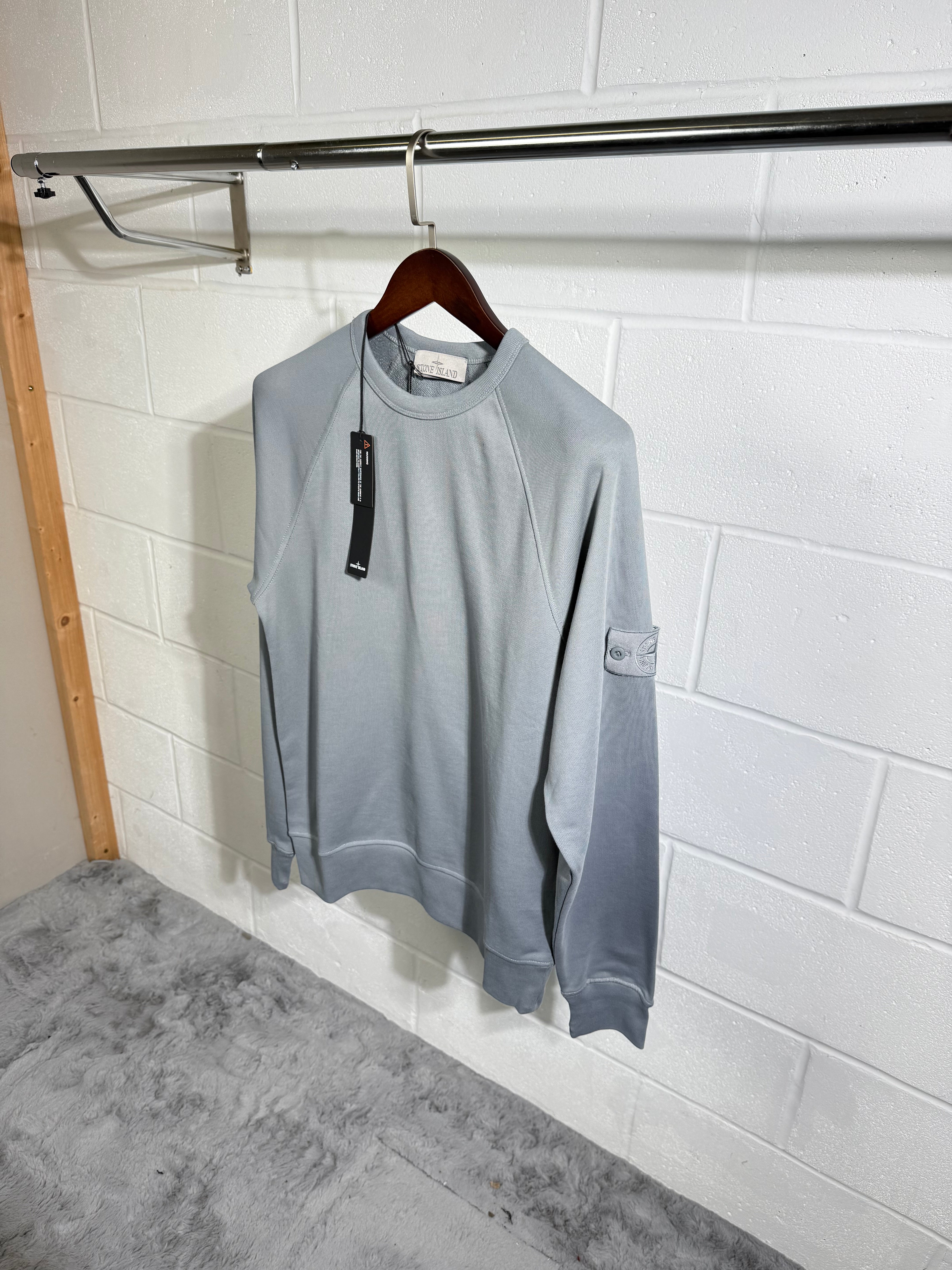 Pull gris avec badge fantôme SI