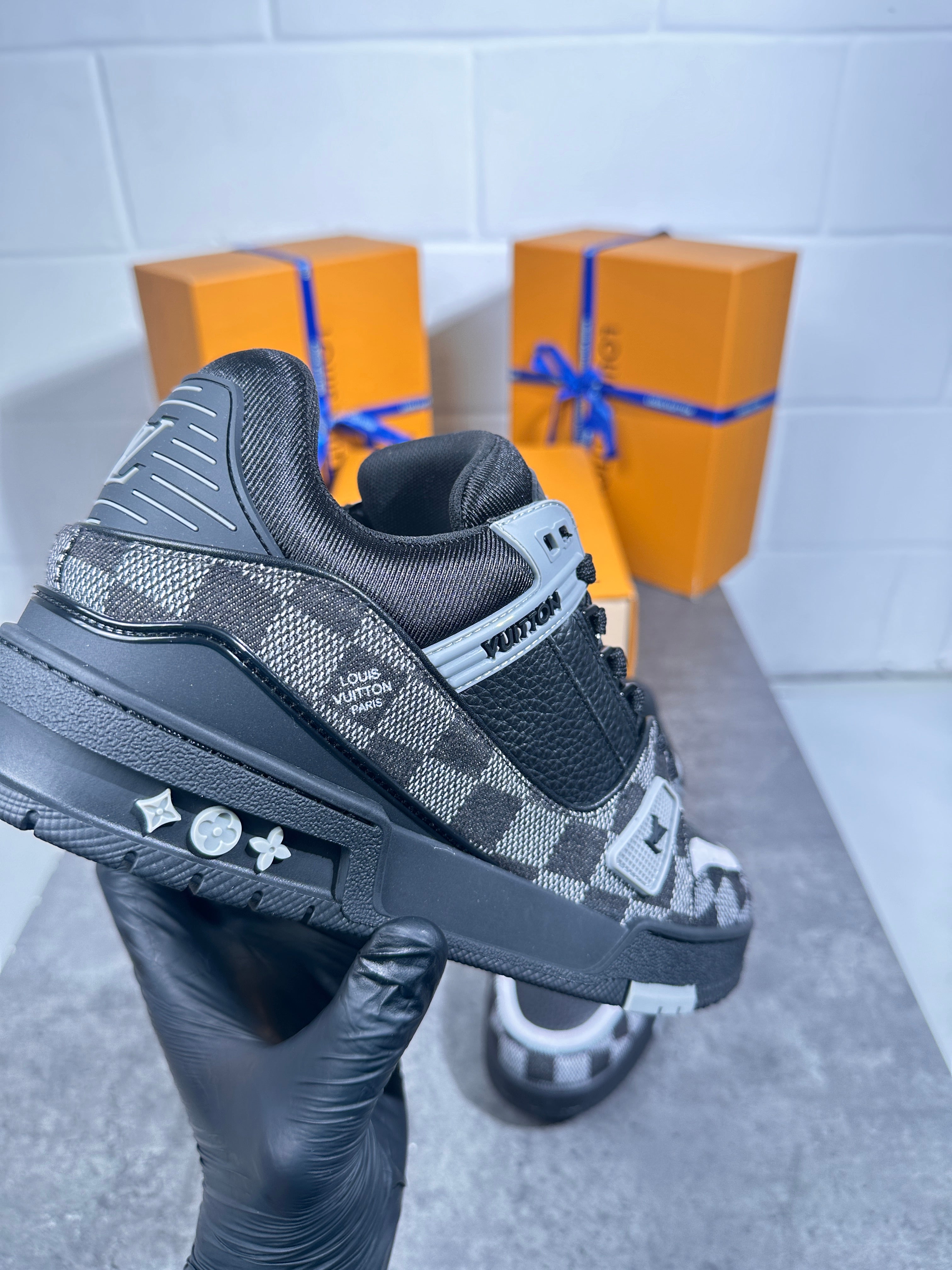 Baskets LV à carreaux noirs