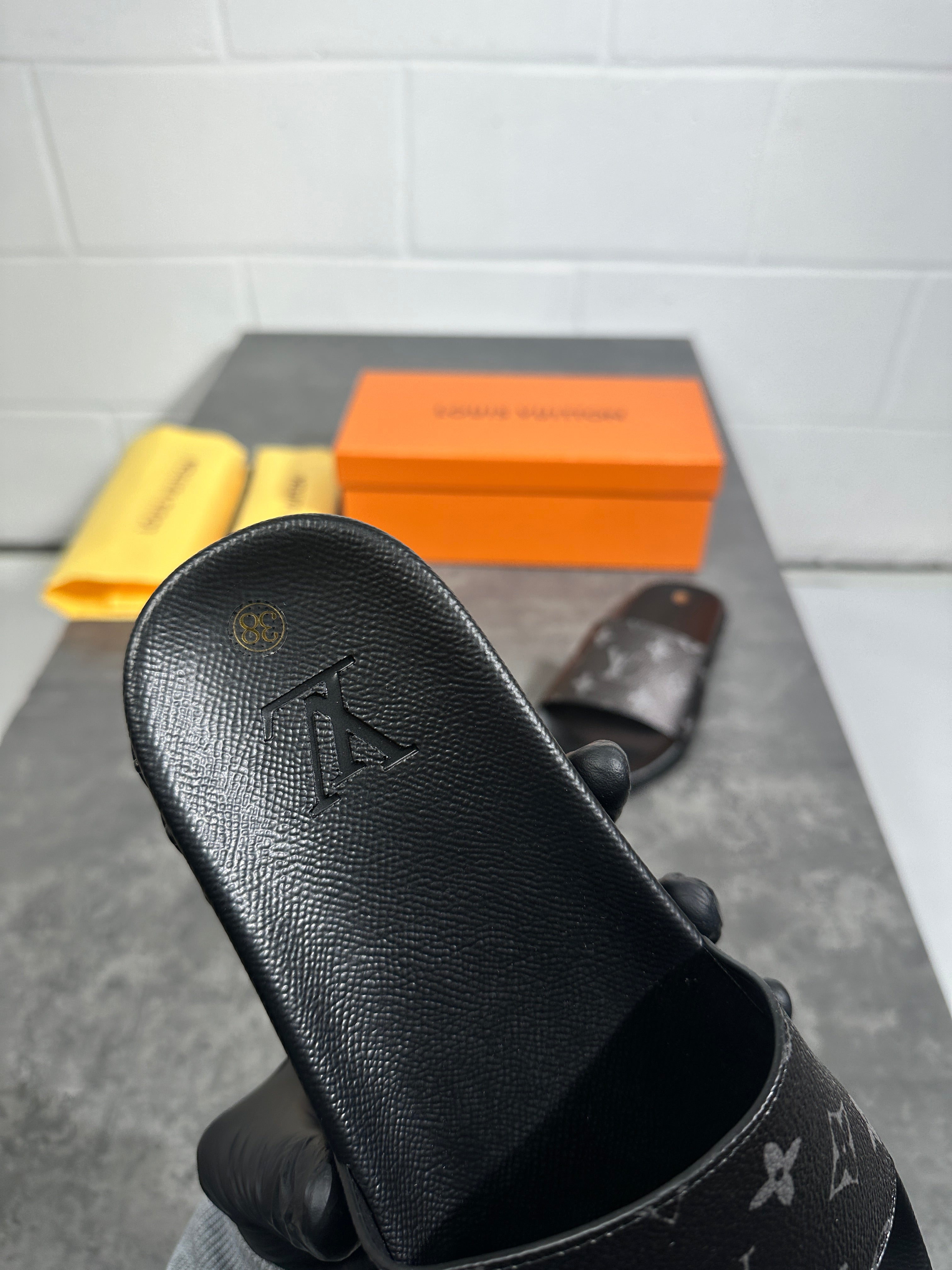 Louis Vuitton- Slides black