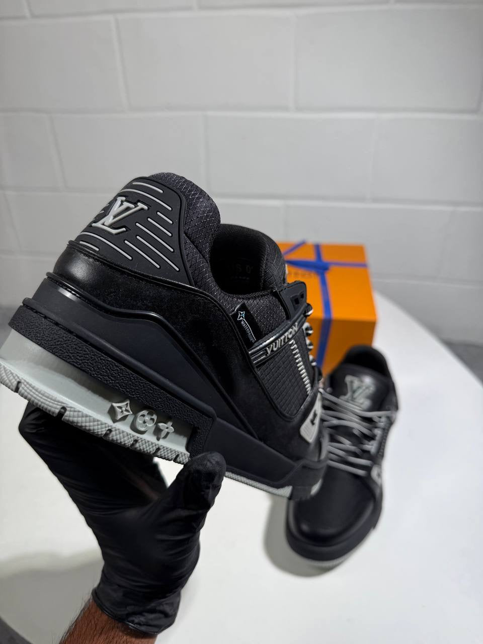 LVE TRAINER BLACK
