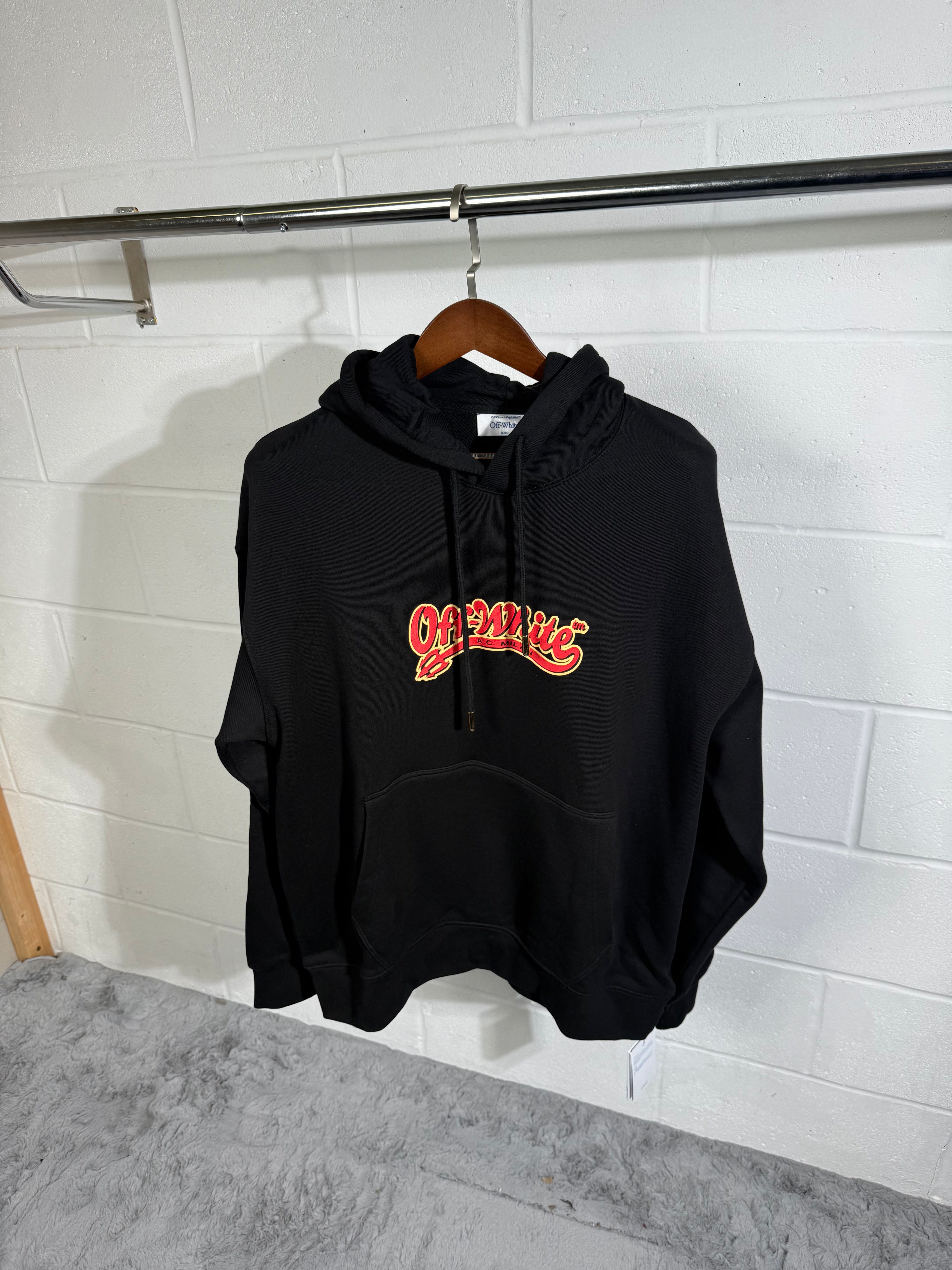 Sweat à capuche noir blanc cassé