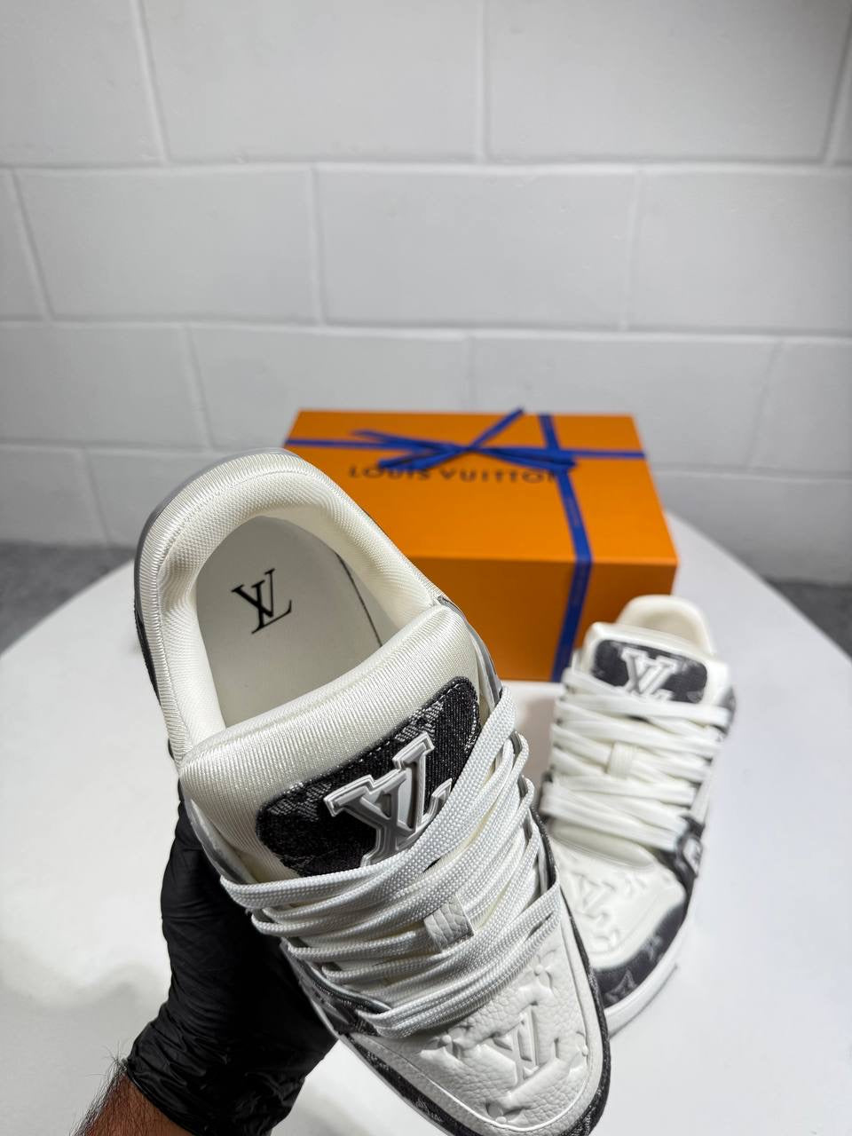 LVE GREY TRAINER