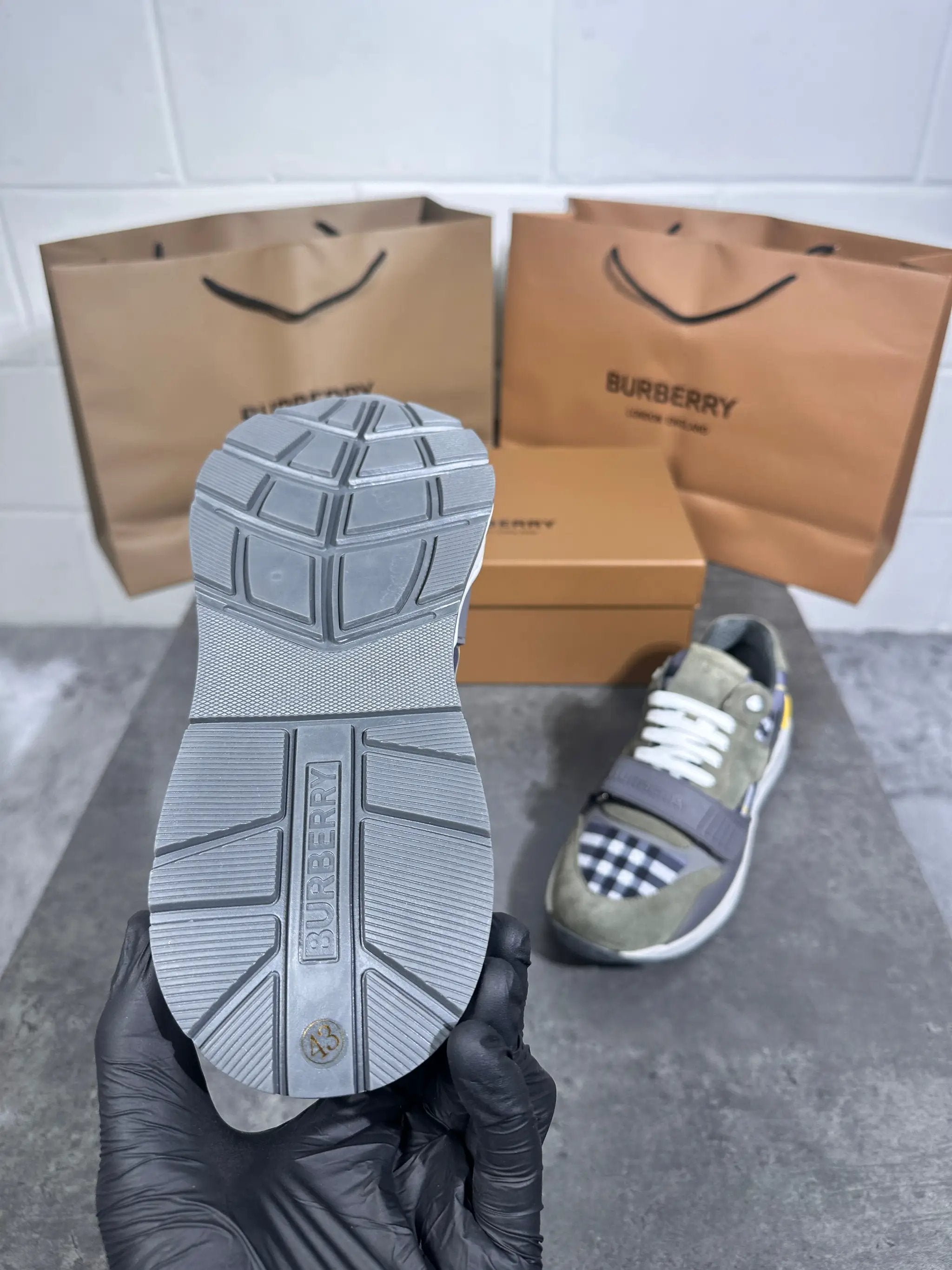 Burberry trainer light green by Stock supplier