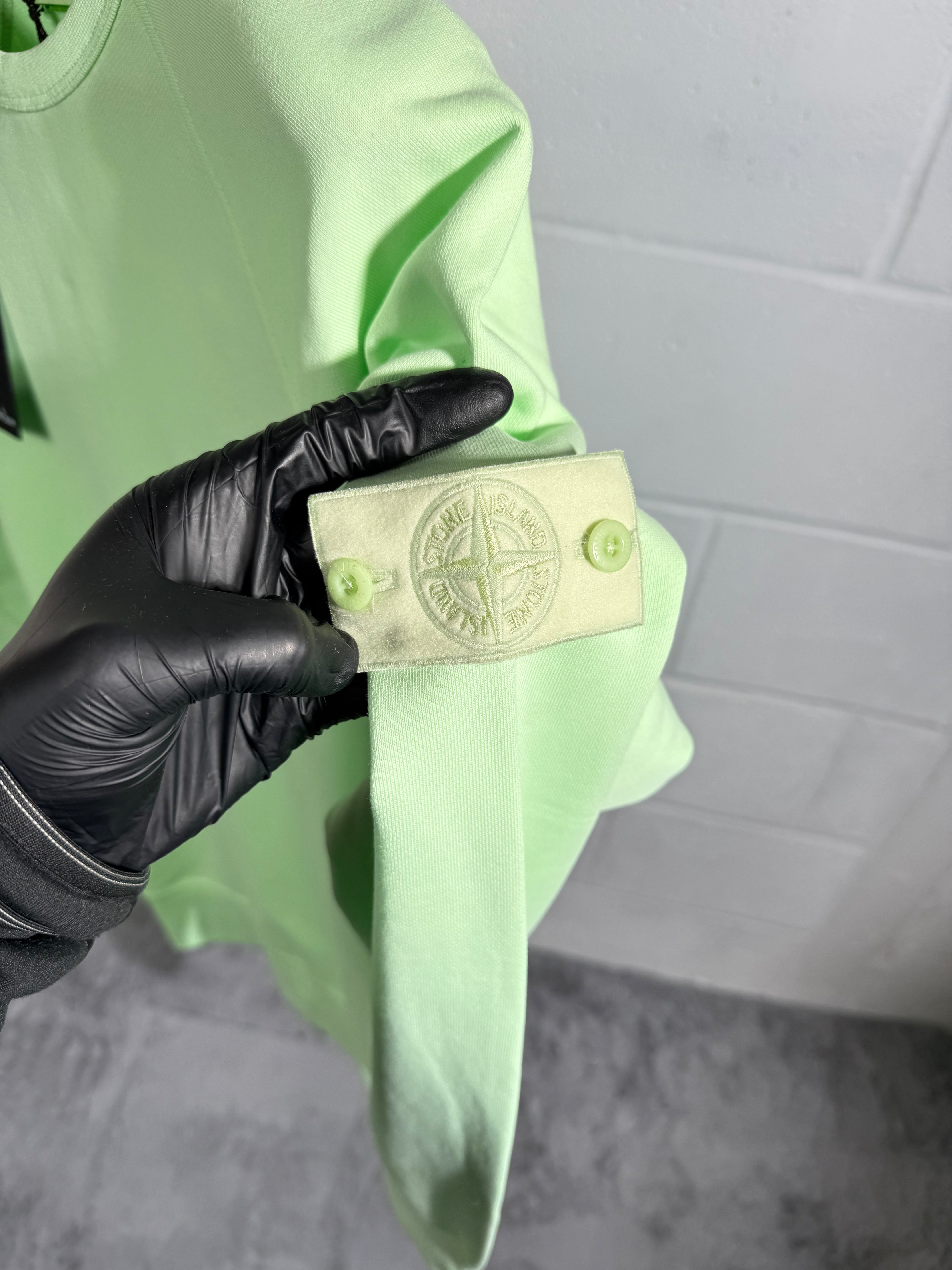 Pull avec badge fantôme SI
