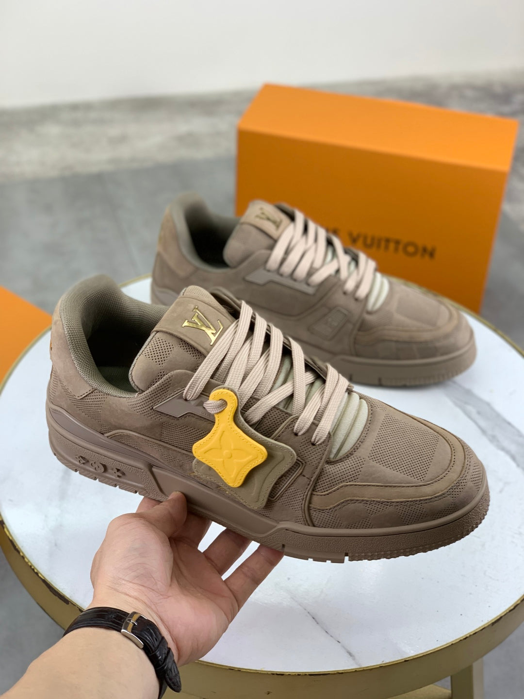 LVE TRAINERS (pre-order)