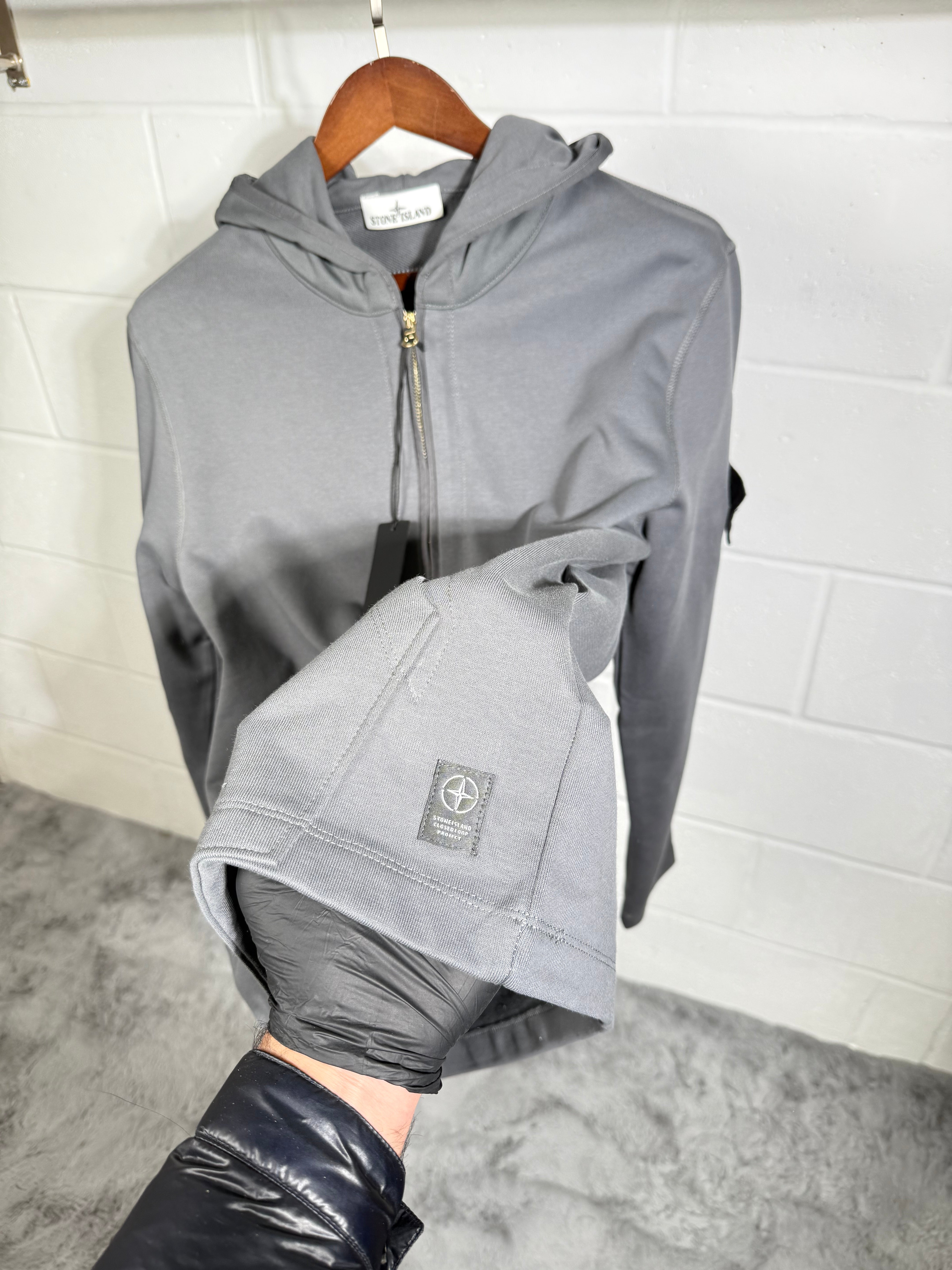 Sweat à capuche fantôme Stone Island gris
