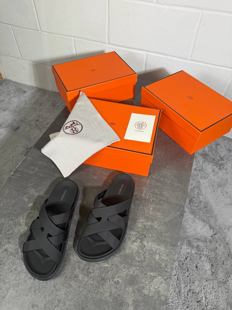 HRMS STRAP SANDALS BLACK