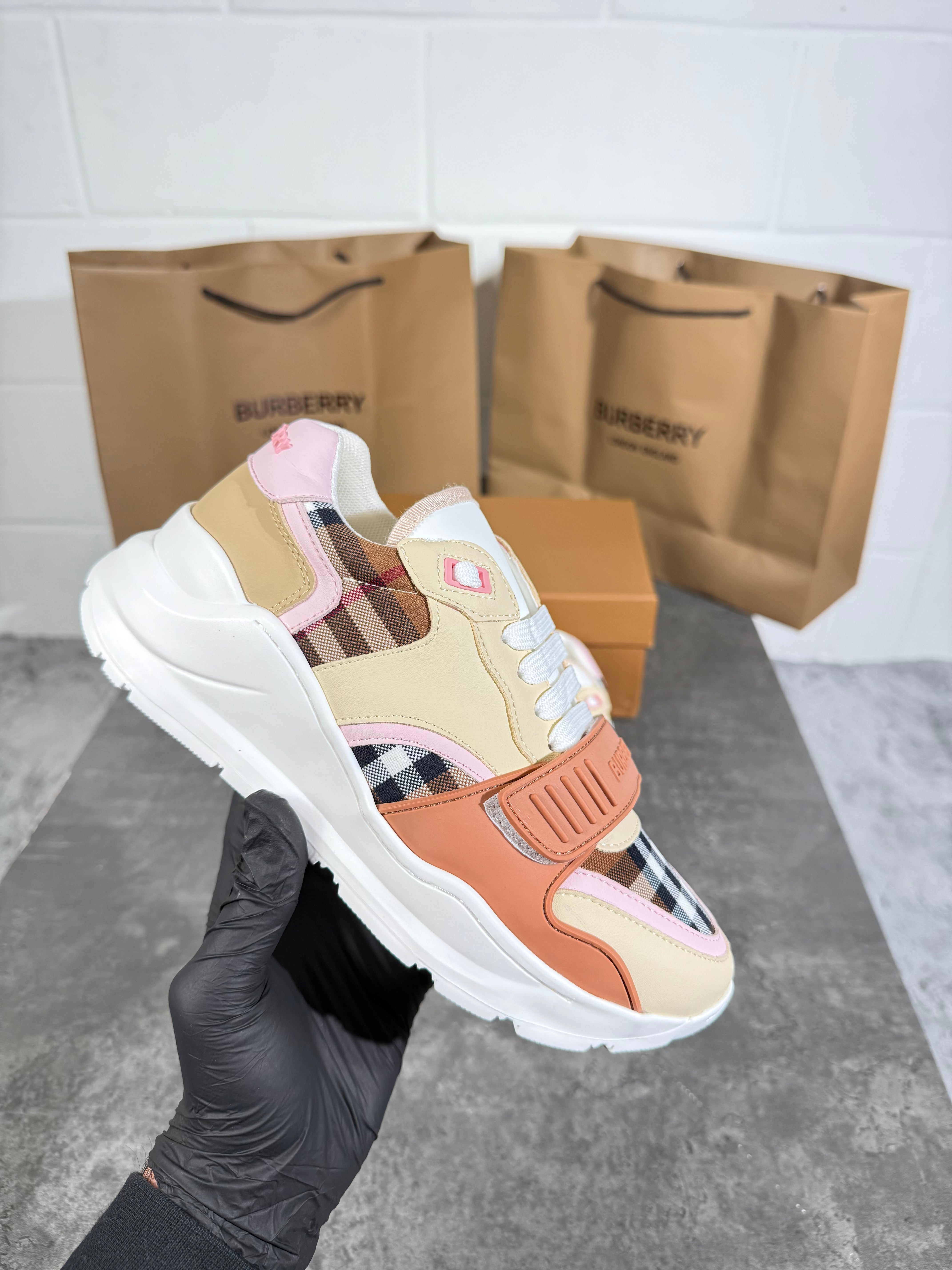 BURB ladies trainers pink