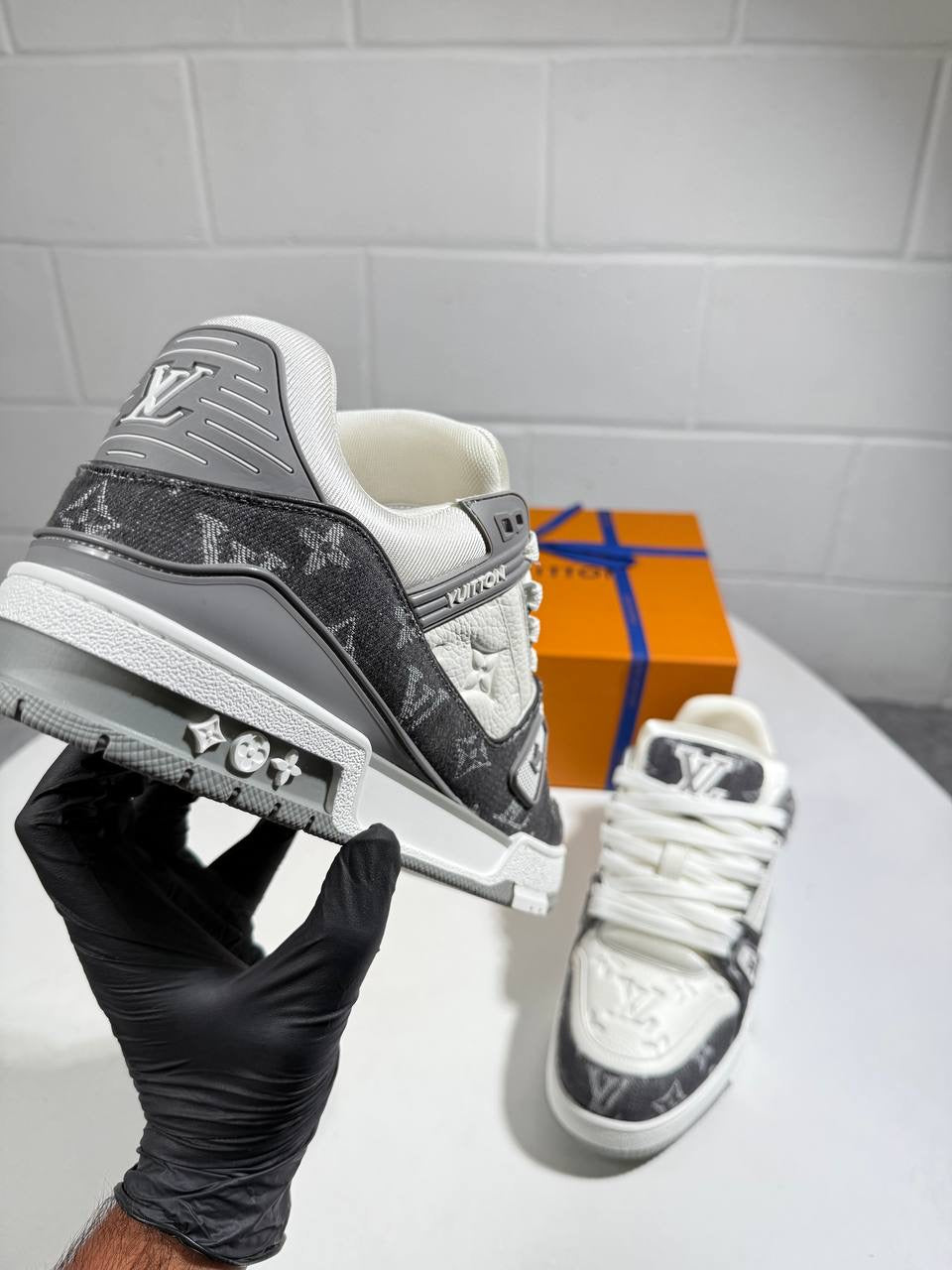 LVE GREY TRAINER