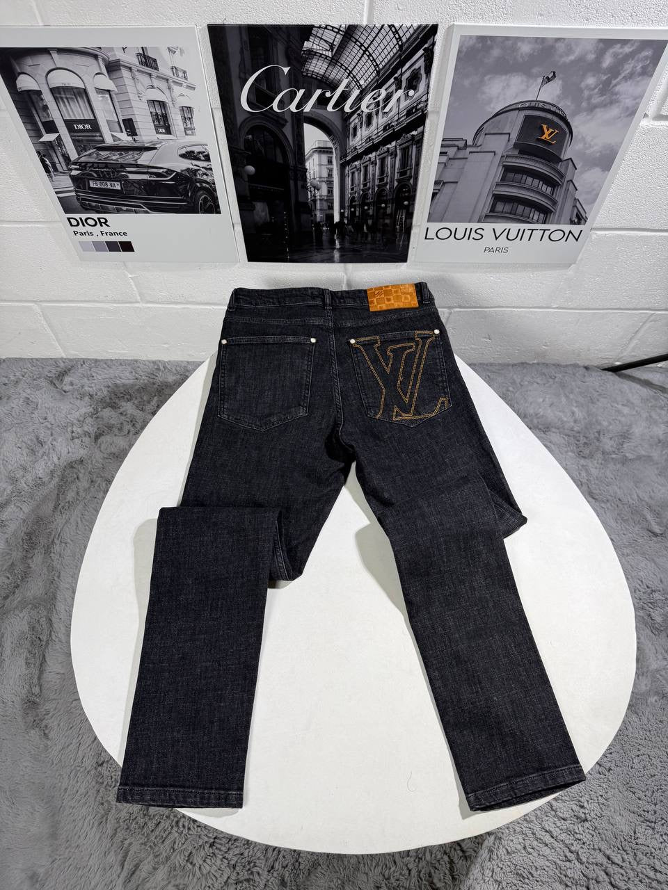 LVE EMBROIDERED LOGO JEAN