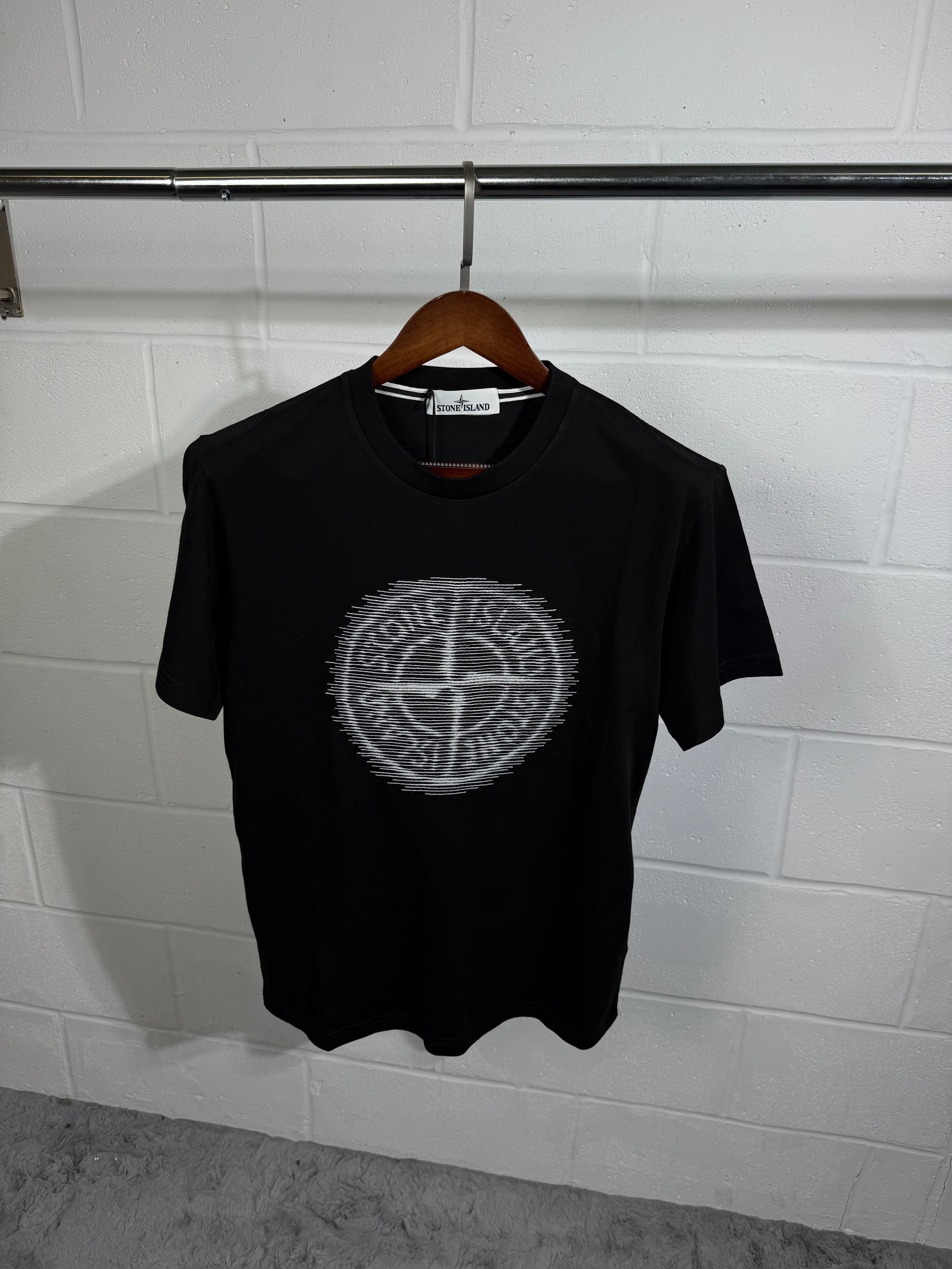 SI LOGO TEE BLACK