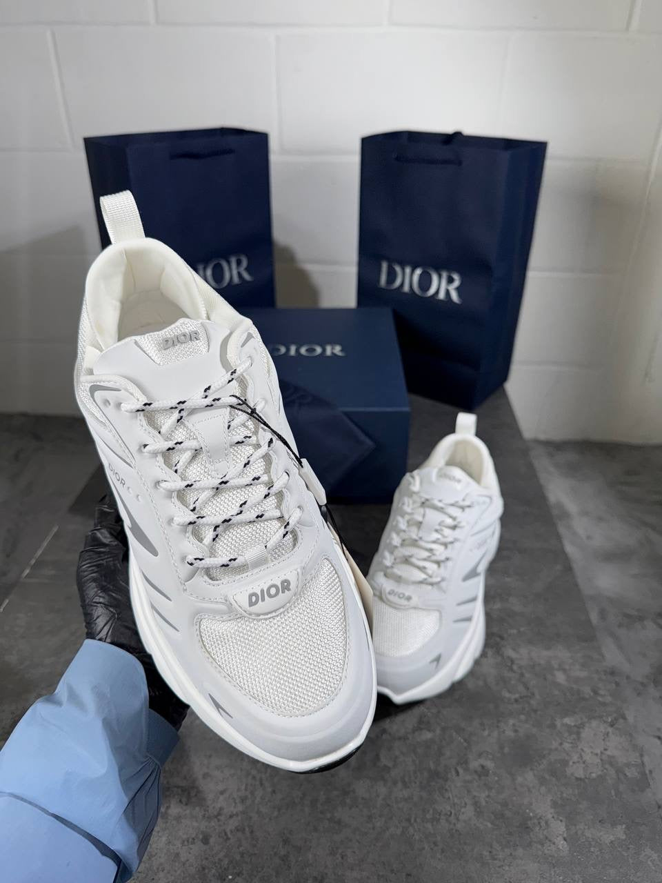 B44 WHITE